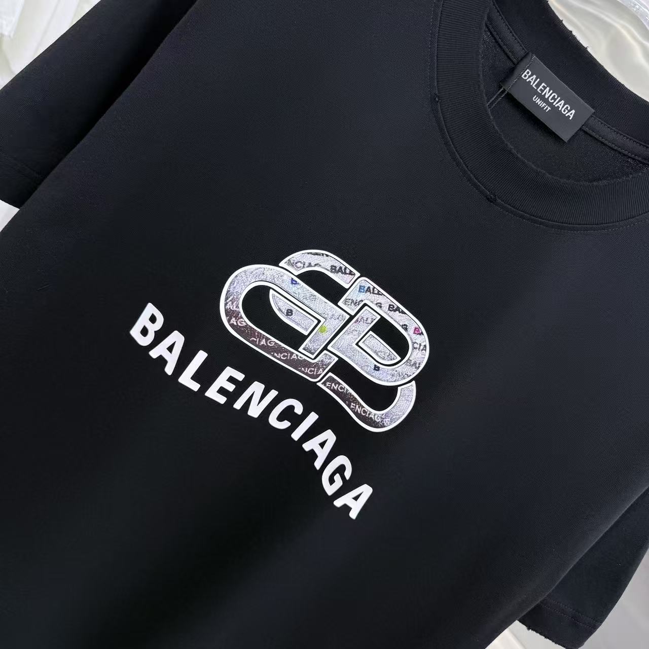 Balenciaga 高仿 男款 BB鏈條Logo短袖T恤 經典黑色街頭潮流| 11 Balenciaga 高仿 男款 BB鏈條Logo短袖T恤 經典黑色街頭潮流