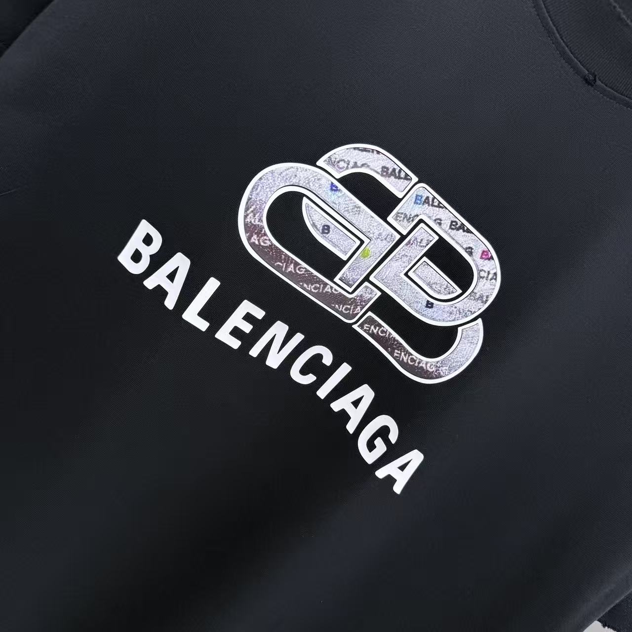 Balenciaga 高仿 男款 BB鏈條Logo短袖T恤 經典黑色街頭潮流| 10 Balenciaga 高仿 男款 BB鏈條Logo短袖T恤 經典黑色街頭潮流