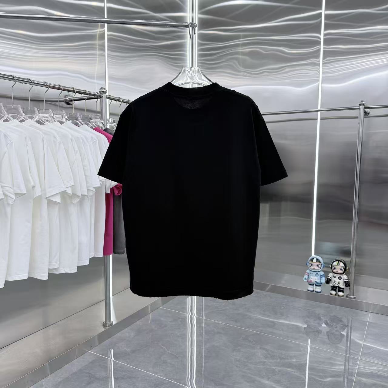 Balenciaga 高仿 男款 BB鏈條Logo短袖T恤 經典黑色街頭潮流| 8 Balenciaga 高仿 男款 BB鏈條Logo短袖T恤 經典黑色街頭潮流