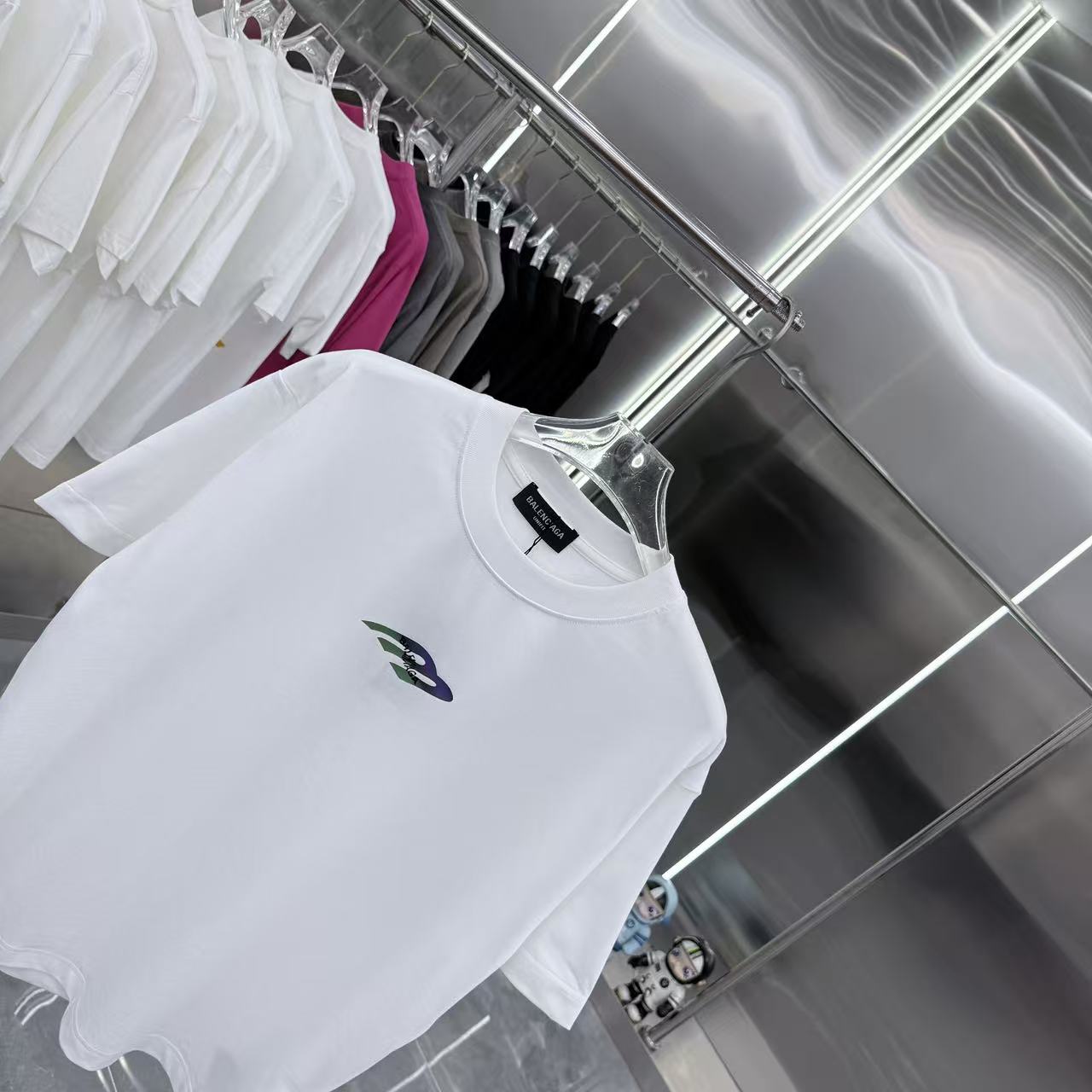 Balenciaga 一比一 男款 彩色極簡Logo短袖T恤 白色簡約潮流| 13 Balenciaga 一比一 男款 彩色極簡Logo短袖T恤 白色簡約潮流