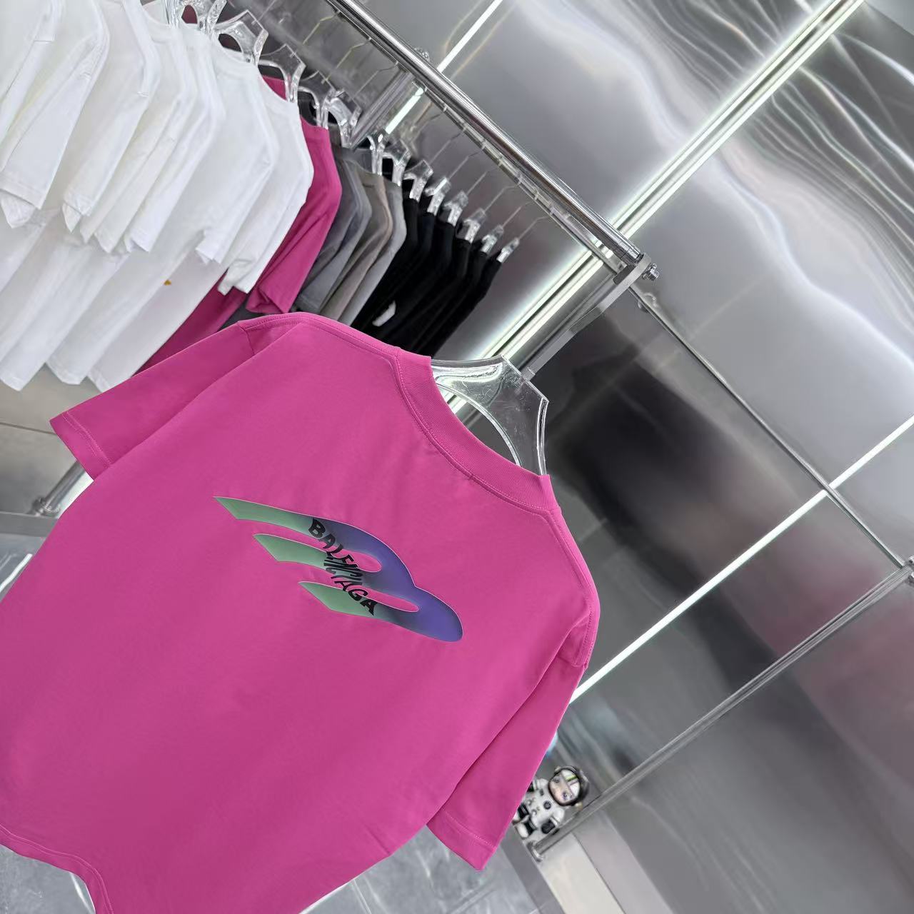 Balenciaga 原單 男款 彩色Logo短袖T恤 玫紅亮色街頭風| 7 Balenciaga 原單 男款 彩色Logo短袖T恤 玫紅亮色街頭風
