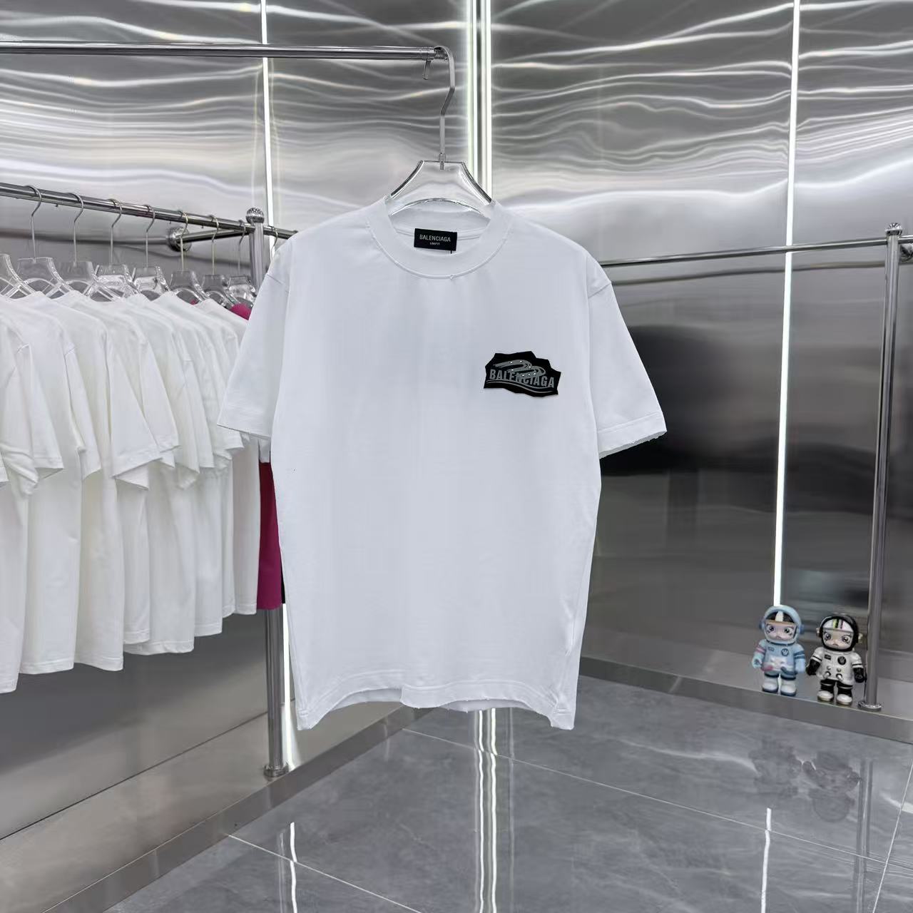 Balenciaga 高仿 男款 復古徽章Logo短袖T恤 白色簡約時尚