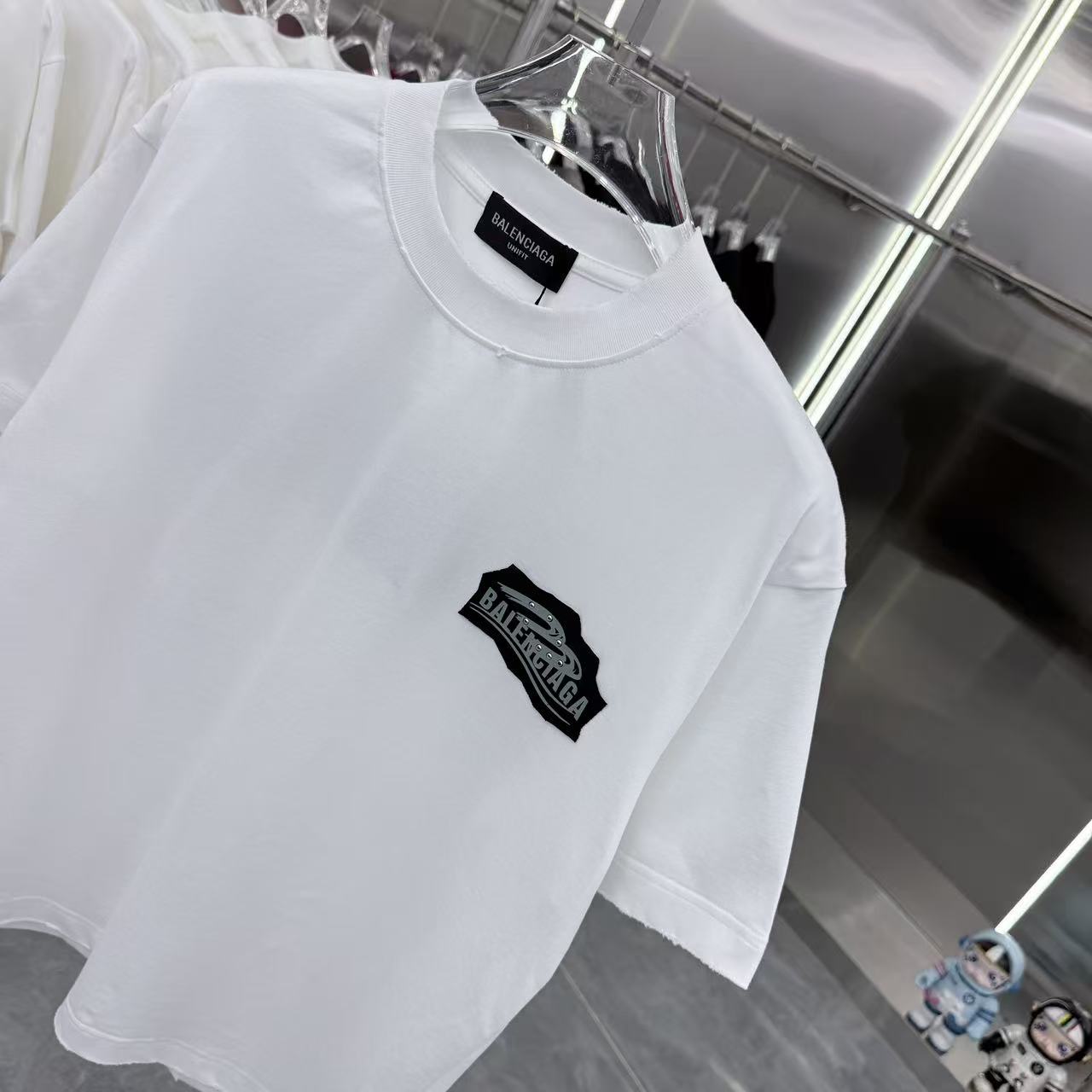 Balenciaga 高仿 男款 復古徽章Logo短袖T恤 白色簡約時尚| 11 Balenciaga 高仿 男款 復古徽章Logo短袖T恤 白色簡約時尚