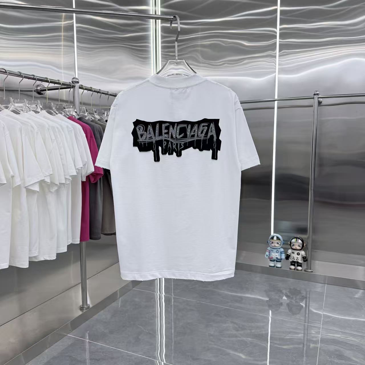 Balenciaga 高仿 男款 復古徽章Logo短袖T恤 白色簡約時尚| 9 Balenciaga 高仿 男款 復古徽章Logo短袖T恤 白色簡約時尚