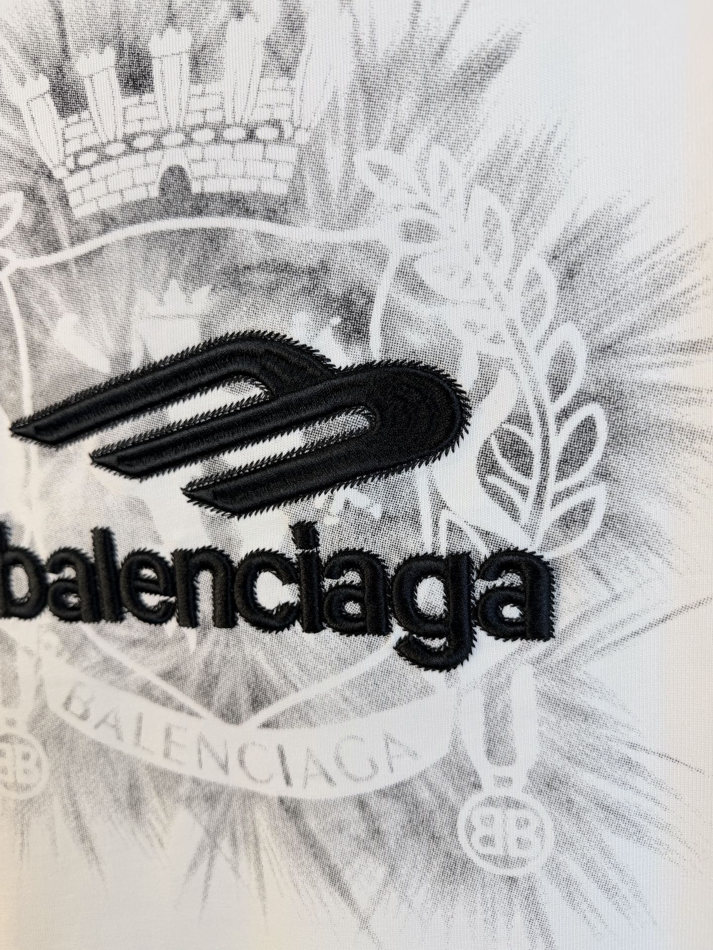 Balenciaga 原單 男款 刺繡Logo短袖T恤 白色簡約潮流款| 8 Balenciaga 原單 男款 刺繡Logo短袖T恤 白色簡約潮流款