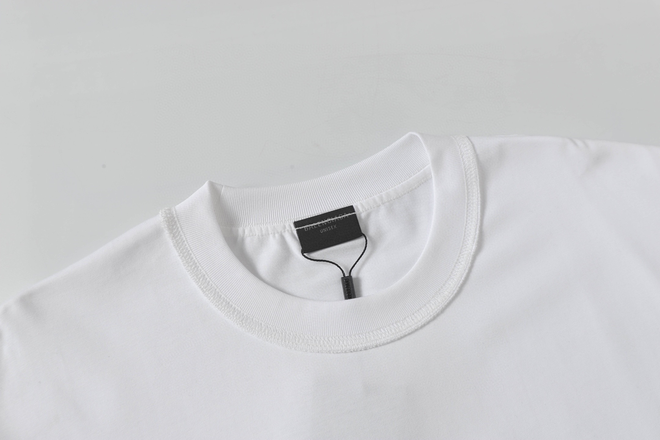 Balenciaga 高仿 男款極簡Logo短袖T恤 百搭潮流設計| 12 Balenciaga 高仿 男款極簡Logo短袖T恤 百搭潮流設計