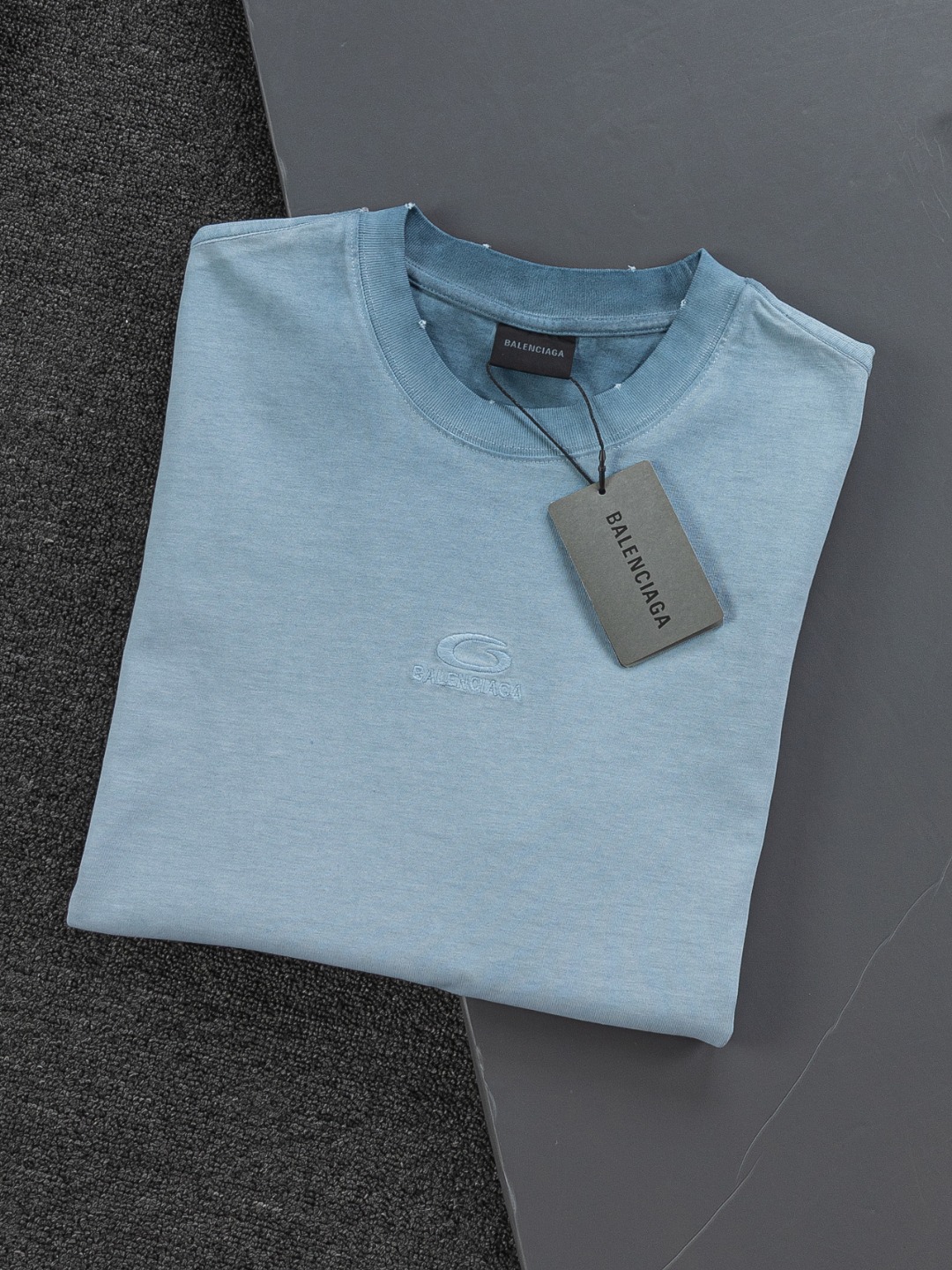 Balenciaga 高仿 男款做舊刺繡Logo短袖T恤 潮流百搭設計| 13 Balenciaga 高仿 男款做舊刺繡Logo短袖T恤 潮流百搭設計