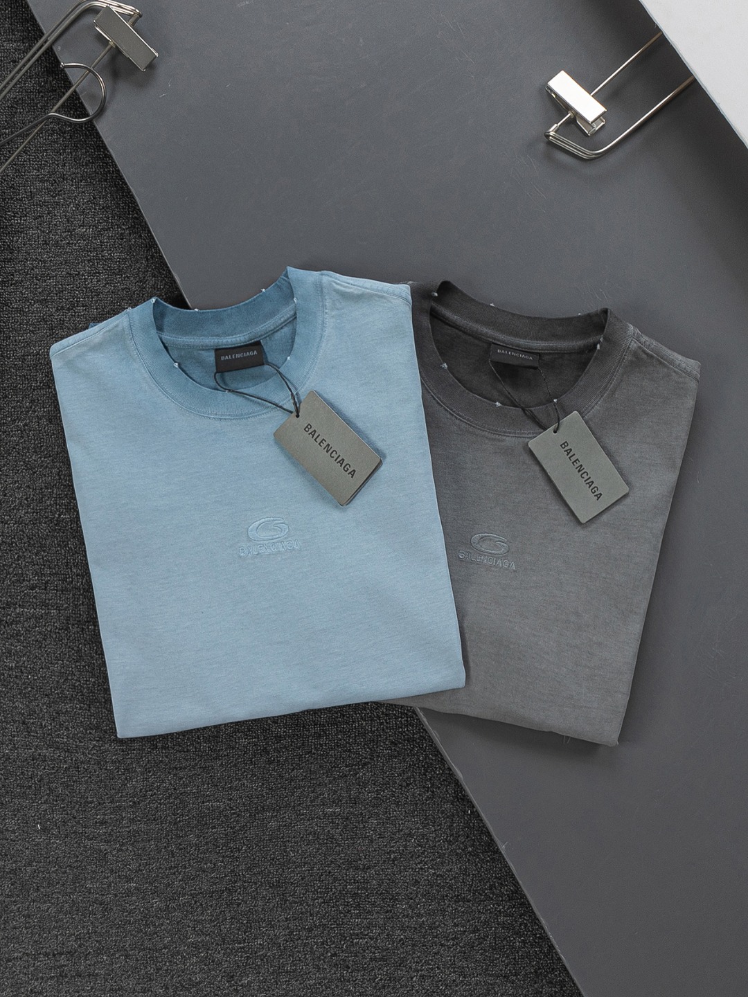Balenciaga 高仿 男款做舊刺繡Logo短袖T恤 潮流百搭設計| 12 Balenciaga 高仿 男款做舊刺繡Logo短袖T恤 潮流百搭設計