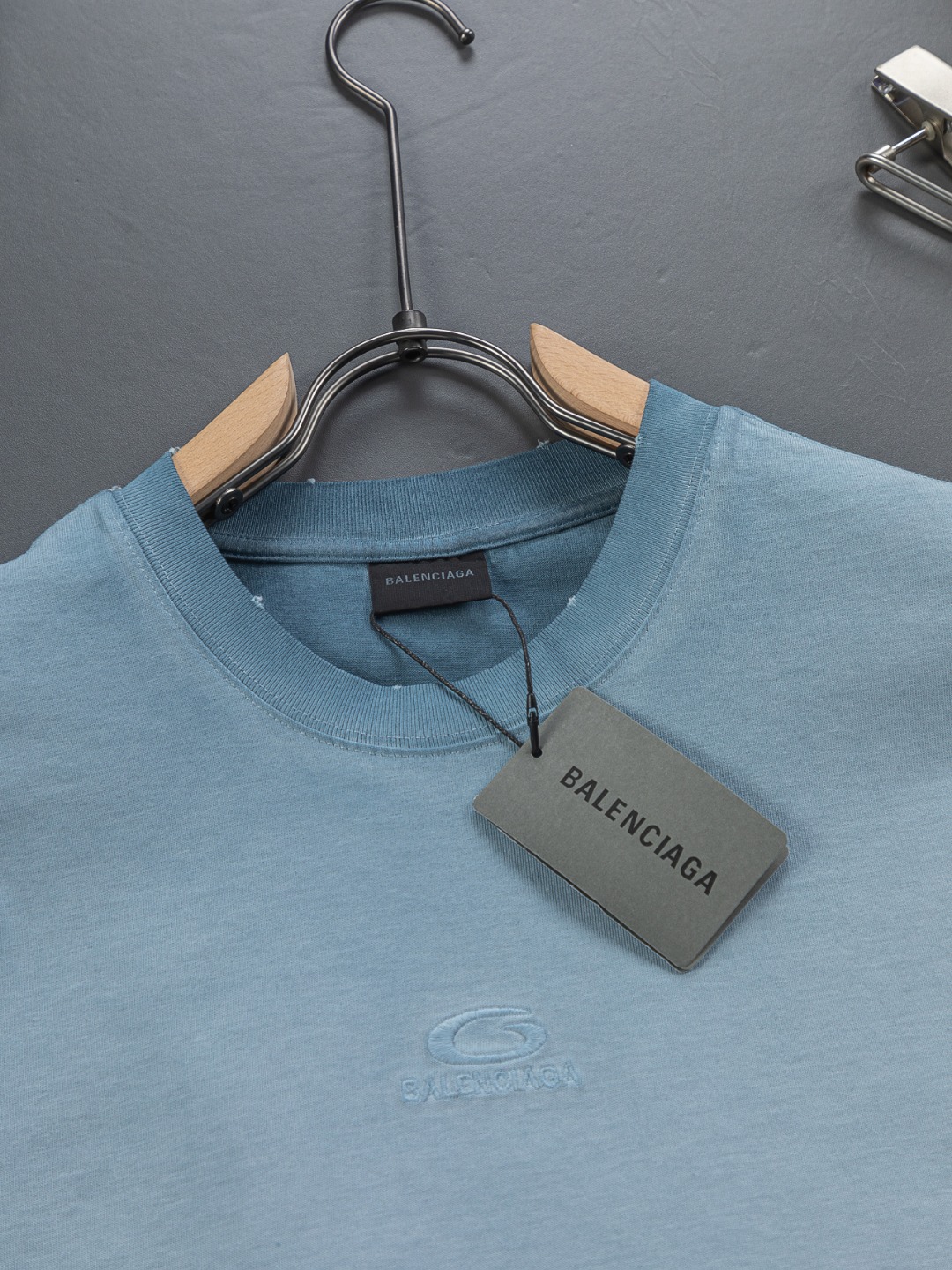 Balenciaga 高仿 男款做舊刺繡Logo短袖T恤 潮流百搭設計| 11 Balenciaga 高仿 男款做舊刺繡Logo短袖T恤 潮流百搭設計