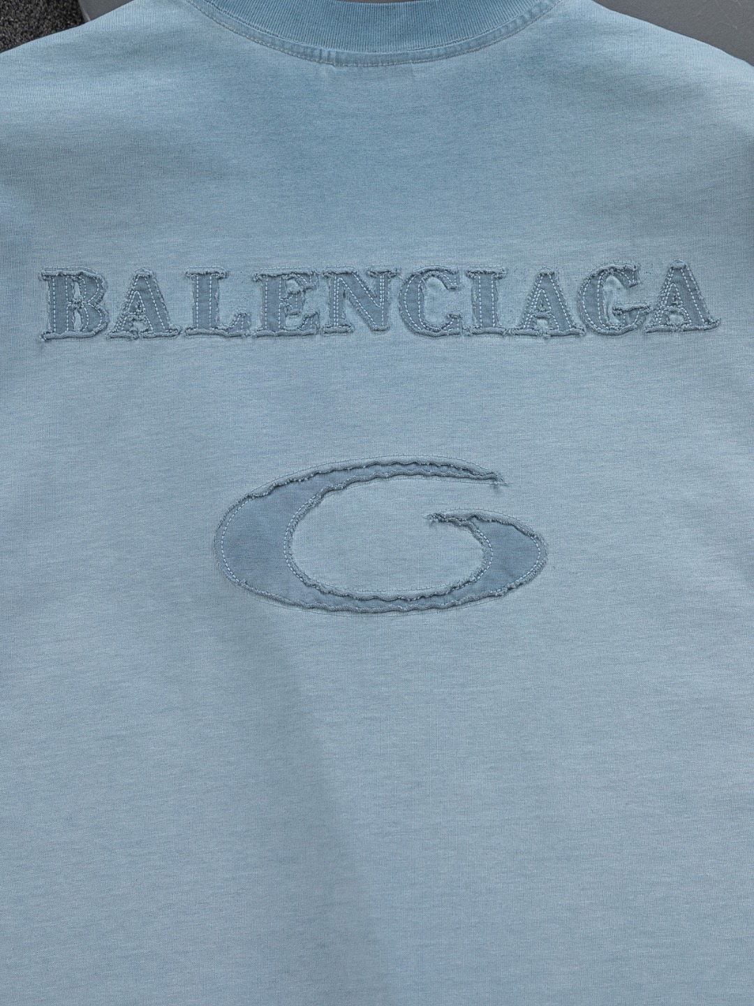 Balenciaga 高仿 男款做舊刺繡Logo短袖T恤 潮流百搭設計| 7 Balenciaga 高仿 男款做舊刺繡Logo短袖T恤 潮流百搭設計