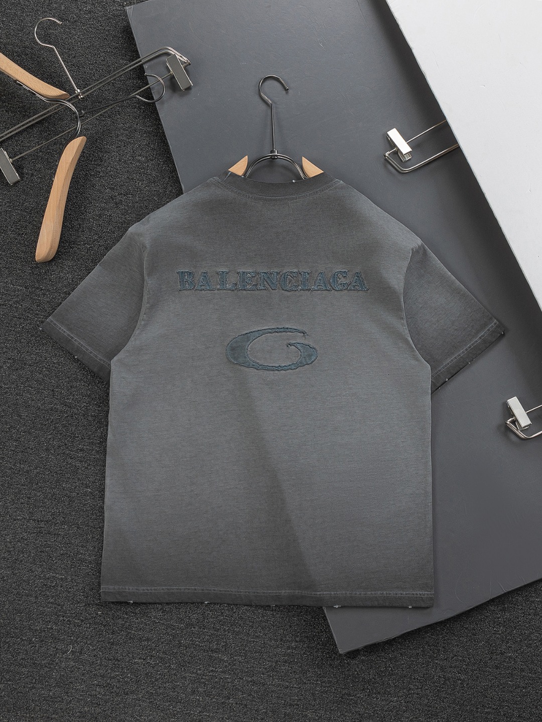Balenciaga 一比一 男款做舊水洗短袖T恤 潮流休閒設計| 14 Balenciaga 一比一 男款做舊水洗短袖T恤 潮流休閒設計