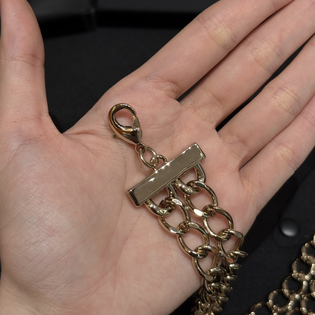 CHANEL 高仿 女款 雙C金屬鏈條腰鏈 時尚百搭配件| 9 CHANEL 高仿 女款 雙C金屬鏈條腰鏈 時尚百搭配件