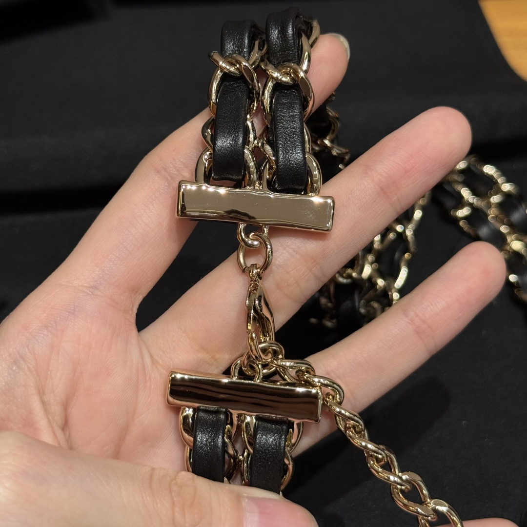 CHANEL 高仿 女款 雙C皮穿鏈條腰鏈 經典百搭時尚配件| 10 CHANEL 高仿 女款 雙C皮穿鏈條腰鏈 經典百搭時尚配件