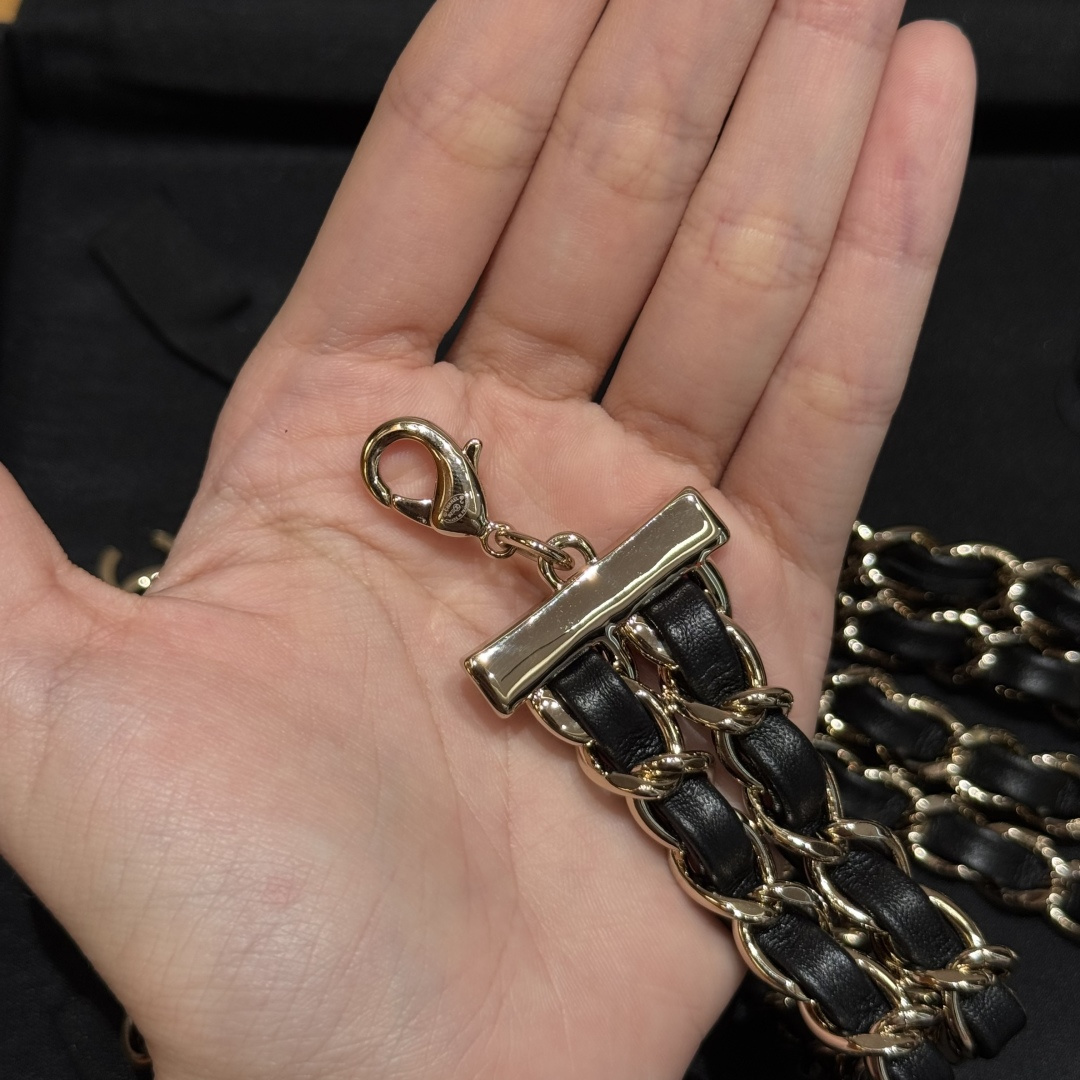 CHANEL 高仿 女款 雙C皮穿鏈條腰鏈 經典百搭時尚配件| 9 CHANEL 高仿 女款 雙C皮穿鏈條腰鏈 經典百搭時尚配件