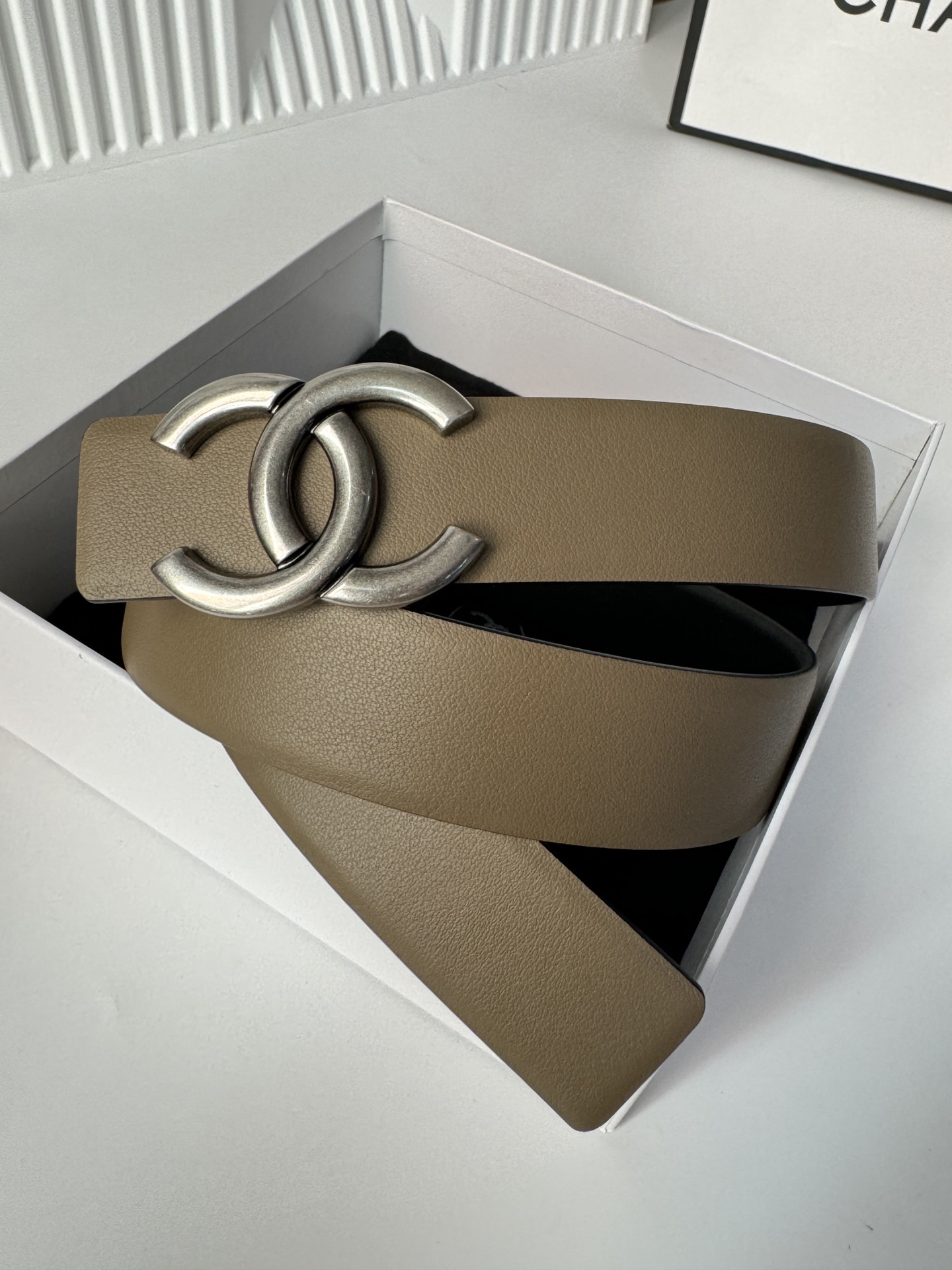 CHANEL A貨 女款 雙C牛皮皮帶 卡其色氣質時尚腰帶| 8 CHANEL A貨 女款 雙C牛皮皮帶 卡其色氣質時尚腰帶