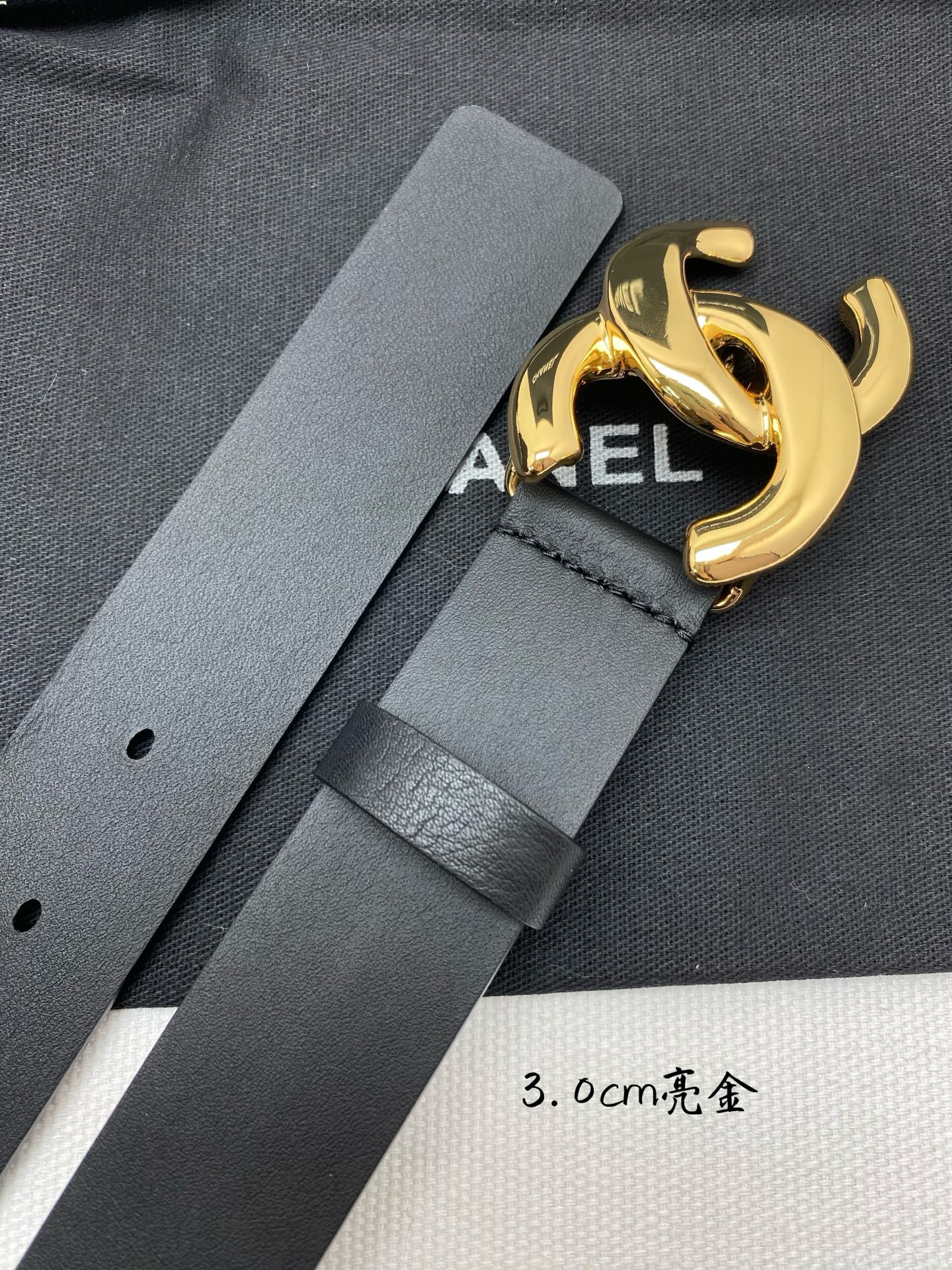 CHANEL 高仿 女款 3.0cm亮金雙C扣皮帶 時尚百搭腰帶| 10 CHANEL 高仿 女款 3.0cm亮金雙C扣皮帶 時尚百搭腰帶