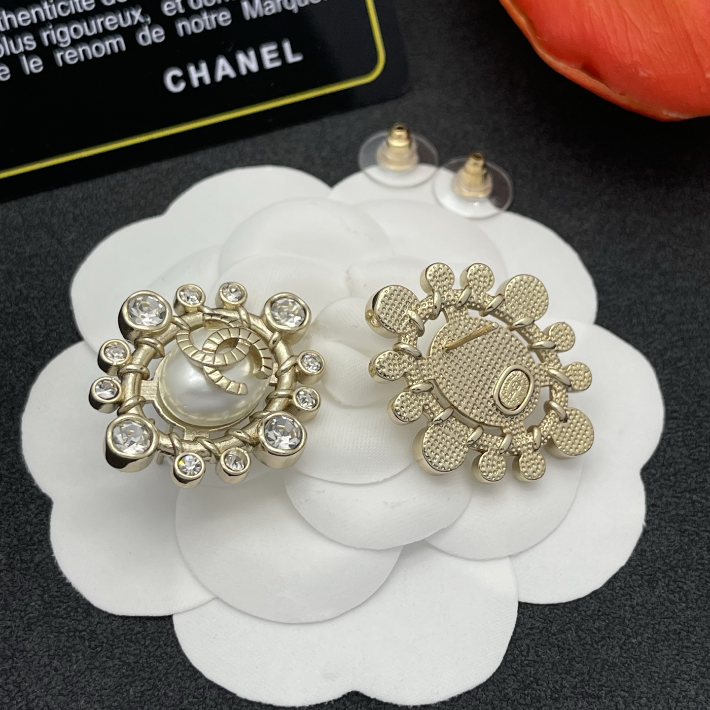 CHANEL 高仿珍珠鑽邊圓形耳環 經典徽標華麗款| 9 CHANEL 高仿珍珠鑽邊圓形耳環 經典徽標華麗款