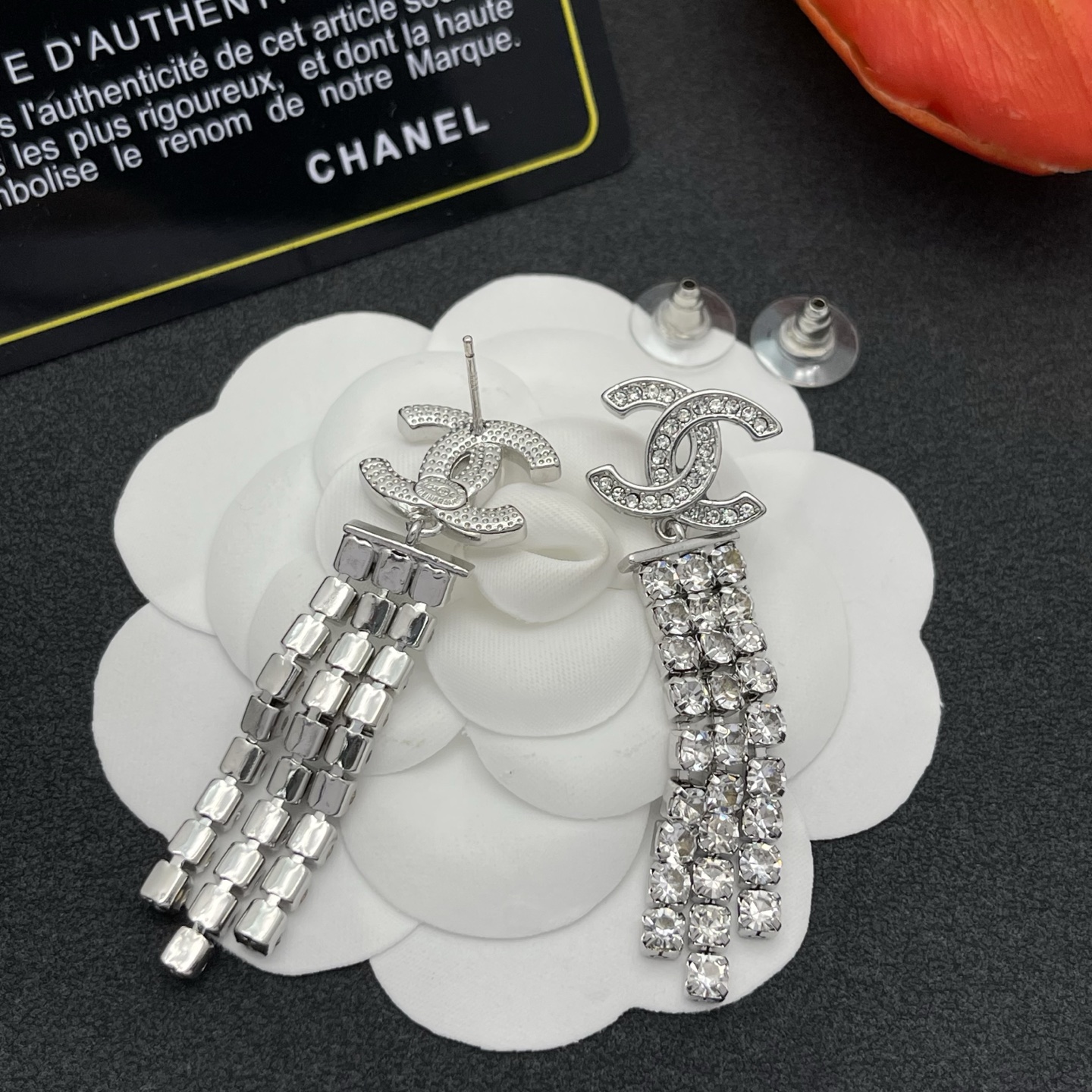 CHANEL 一比一雙C垂墜鑽鏈耳環 水鑽高亮奢華風| 10 CHANEL 一比一雙C垂墜鑽鏈耳環 水鑽高亮奢華風