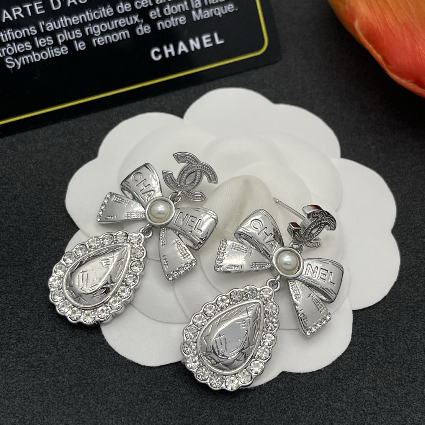 CHANEL 原單蝴蝶結珍珠淚滴耳環 銀色高亮復古款| 13 CHANEL 原單蝴蝶結珍珠淚滴耳環 銀色高亮復古款