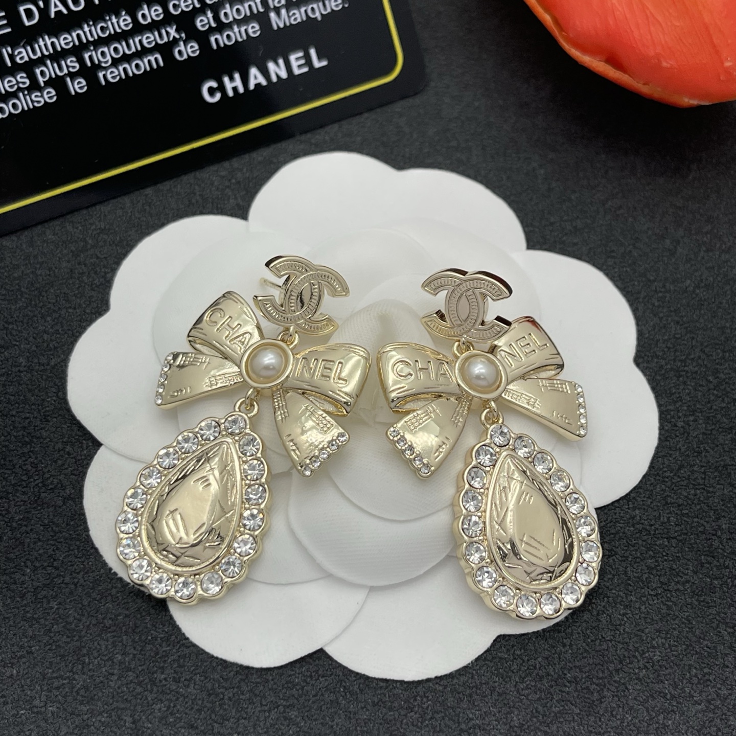 CHANEL 高仿蝴蝶結珍珠淚滴耳環 金色典雅氣質款| 13 CHANEL 高仿蝴蝶結珍珠淚滴耳環 金色典雅氣質款