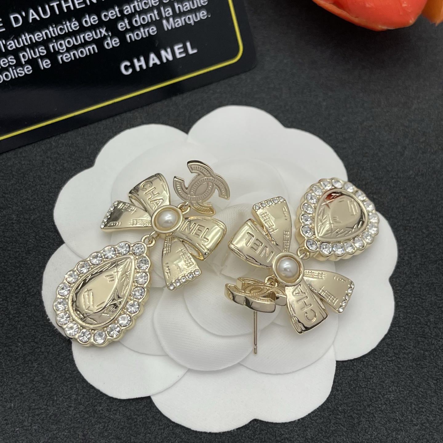 CHANEL 高仿蝴蝶結珍珠淚滴耳環 金色典雅氣質款| 11 CHANEL 高仿蝴蝶結珍珠淚滴耳環 金色典雅氣質款