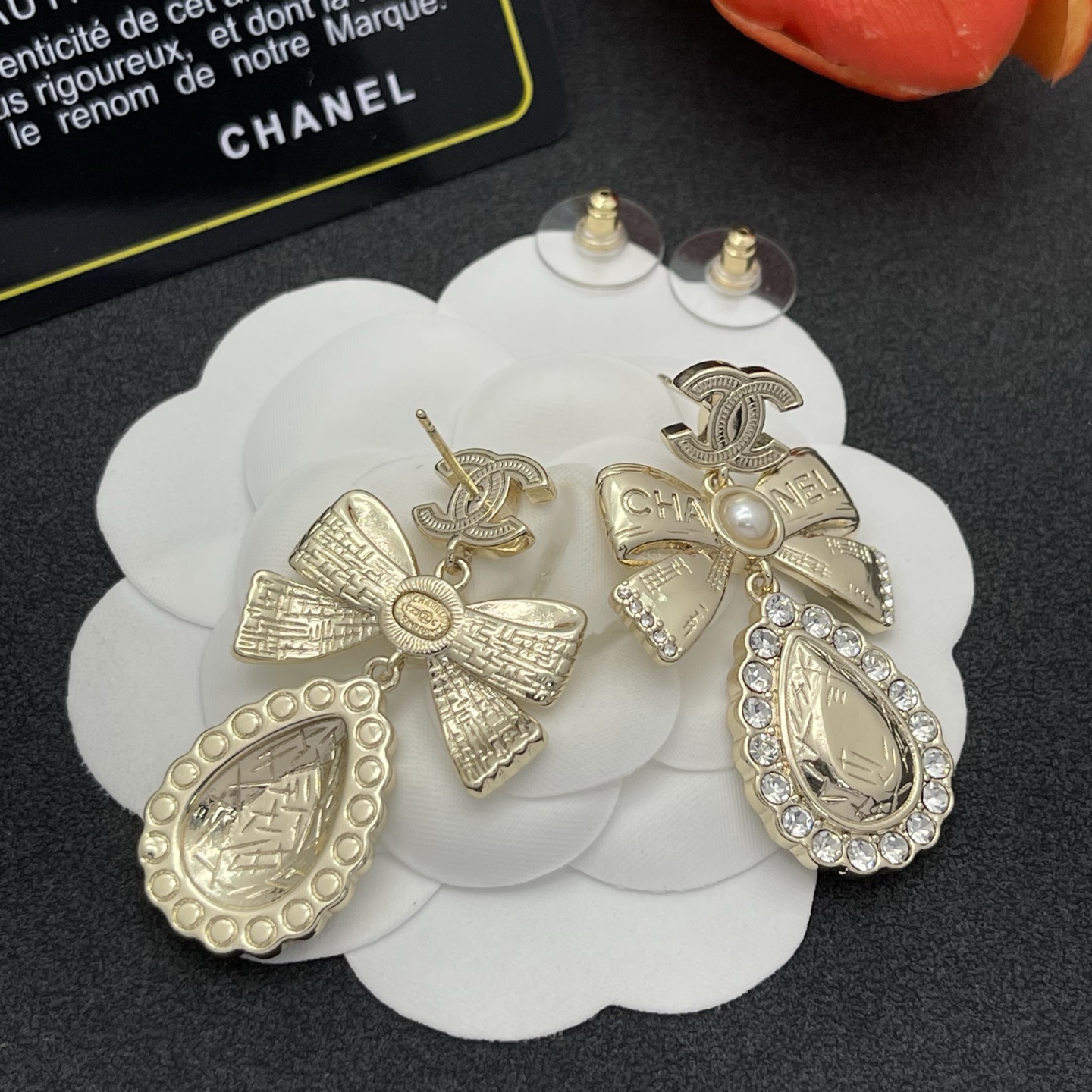 CHANEL 高仿蝴蝶結珍珠淚滴耳環 金色典雅氣質款| 10 CHANEL 高仿蝴蝶結珍珠淚滴耳環 金色典雅氣質款