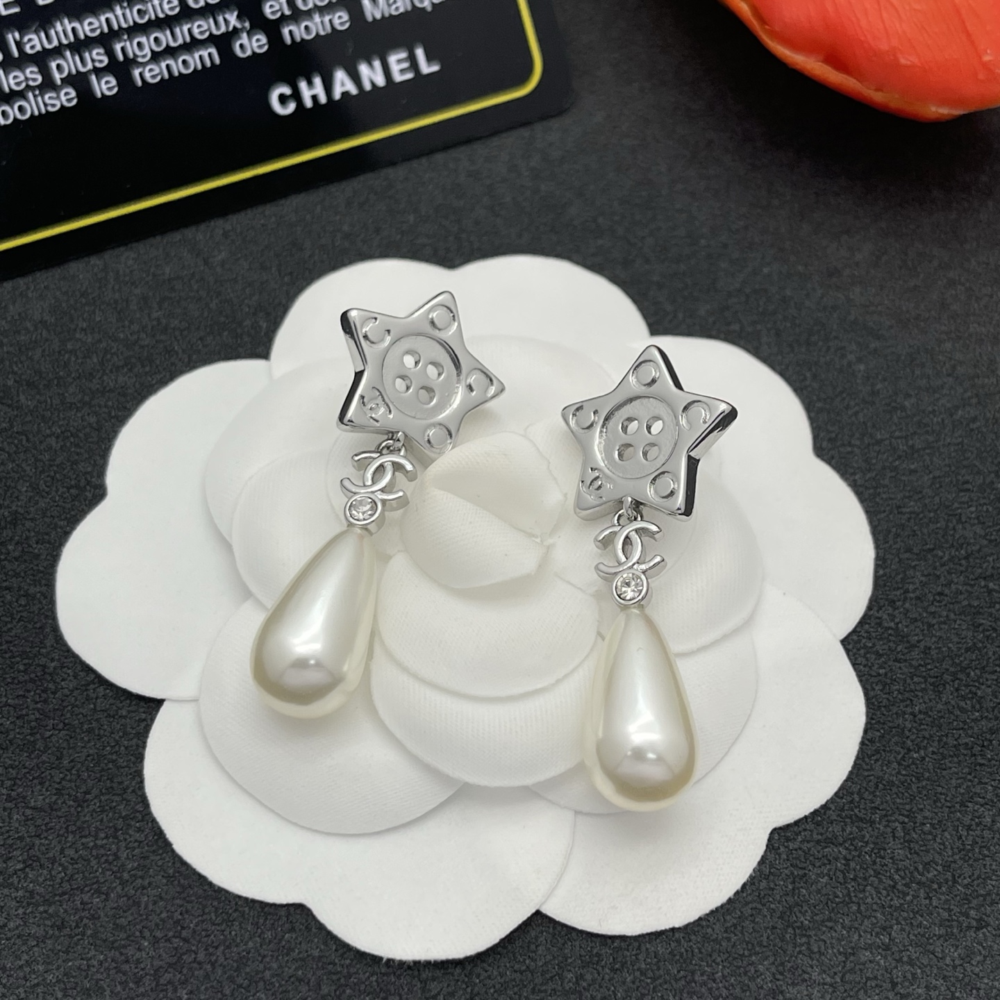 CHANEL 一比一五角星珍珠吊墜耳環 銀色俏麗款| 12 CHANEL 一比一五角星珍珠吊墜耳環 銀色俏麗款