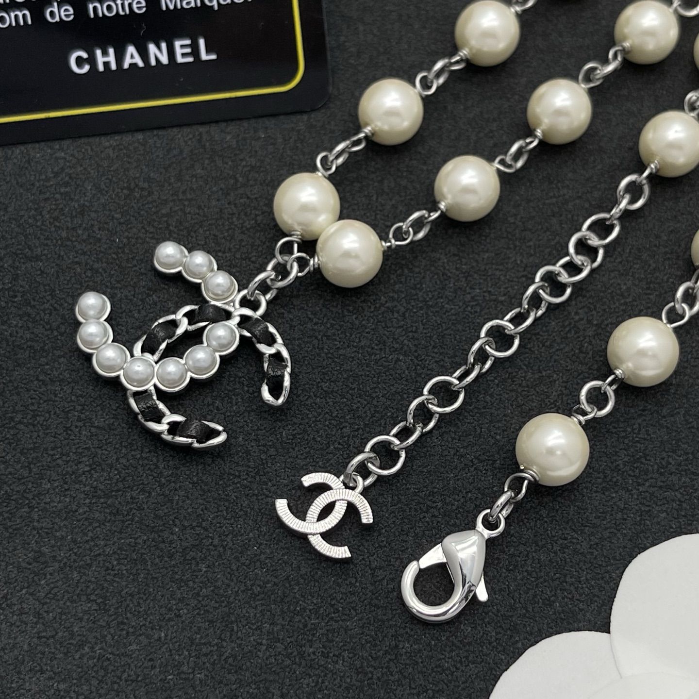 CHANEL 高仿珍珠連珠短鍊 雙C吊墜氣質款(銀)| 12 CHANEL 高仿珍珠連珠短鍊 雙C吊墜氣質款(銀)