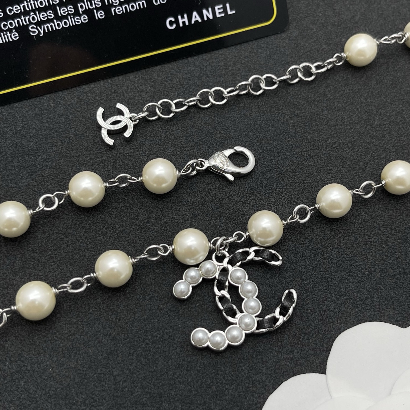 CHANEL 高仿珍珠連珠短鍊 雙C吊墜氣質款(銀)| 10 CHANEL 高仿珍珠連珠短鍊 雙C吊墜氣質款(銀)