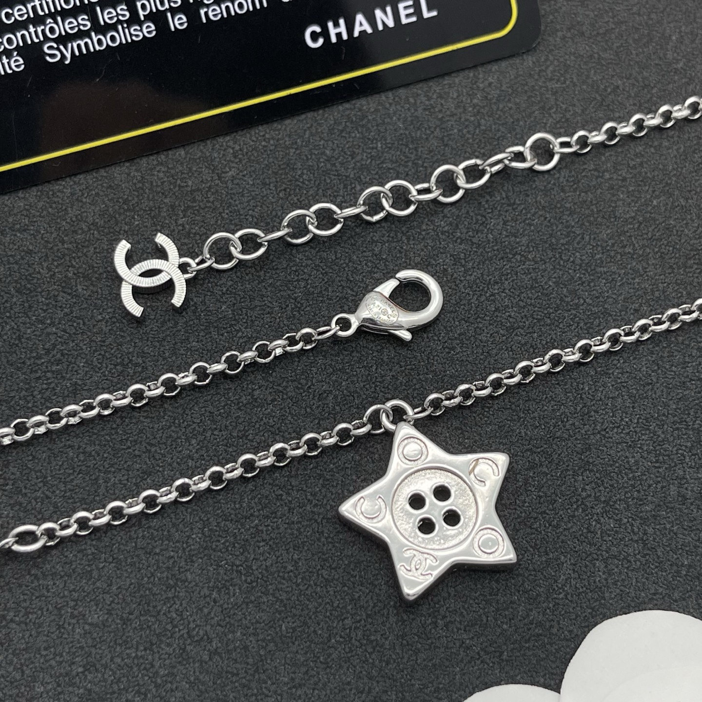 Chanel 高仿星星鈕扣珍珠不對稱項鍊|高級質感混金鏈條設計| 9 Chanel 高仿星星鈕扣珍珠不對稱項鍊|高級質感混金鏈條設計