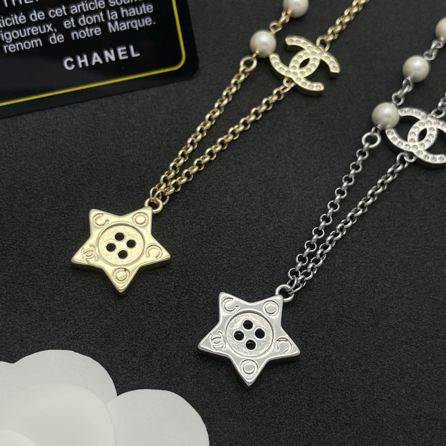 Chanel 高仿星星鈕扣珍珠不對稱項鍊|金色復古氣質款| 10 Chanel 高仿星星鈕扣珍珠不對稱項鍊|金色復古氣質款