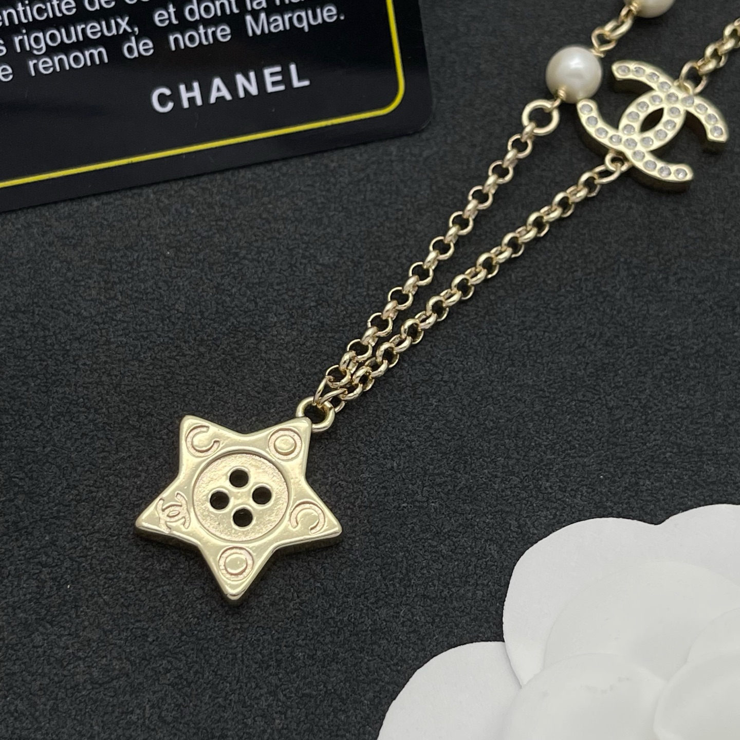 Chanel 高仿星星鈕扣珍珠不對稱項鍊|金色復古氣質款| 8 Chanel 高仿星星鈕扣珍珠不對稱項鍊|金色復古氣質款