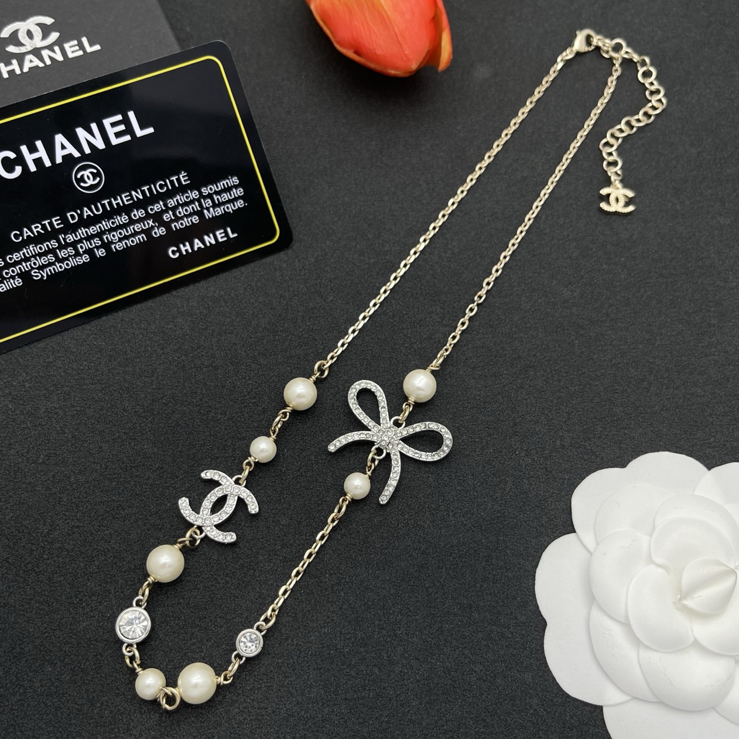 Chanel 高仿蝴蝶結珍珠不對稱項鍊｜優雅水鑽蝴蝶結＋經典雙C設計