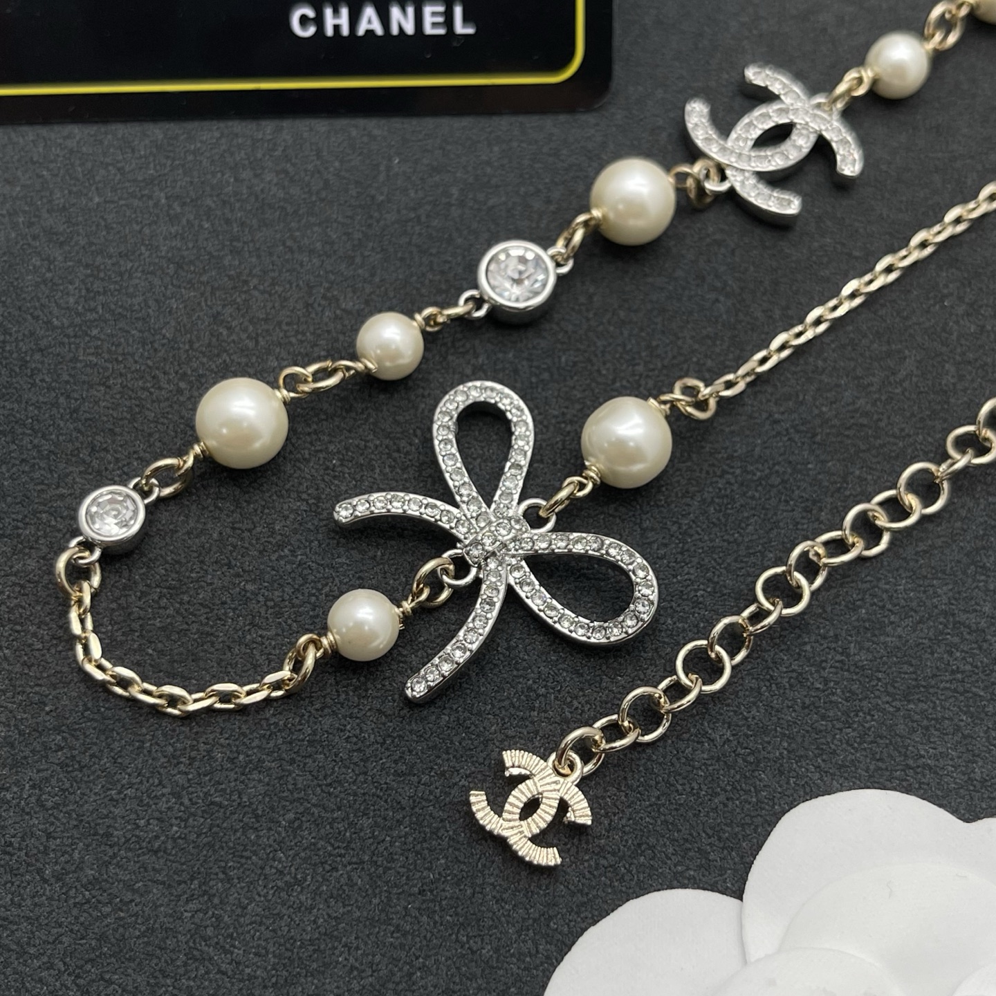 Chanel 高仿蝴蝶結珍珠不對稱項鍊｜優雅水鑽蝴蝶結＋經典雙C設計
