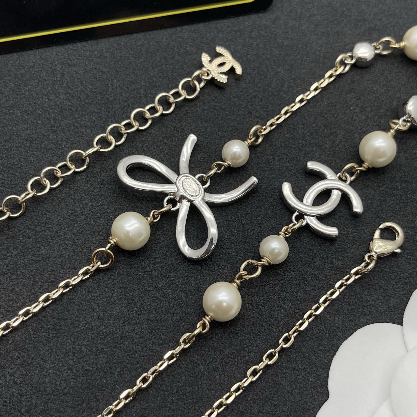 Chanel 高仿蝴蝶結珍珠不對稱項鍊｜優雅水鑽蝴蝶結＋經典雙C設計
