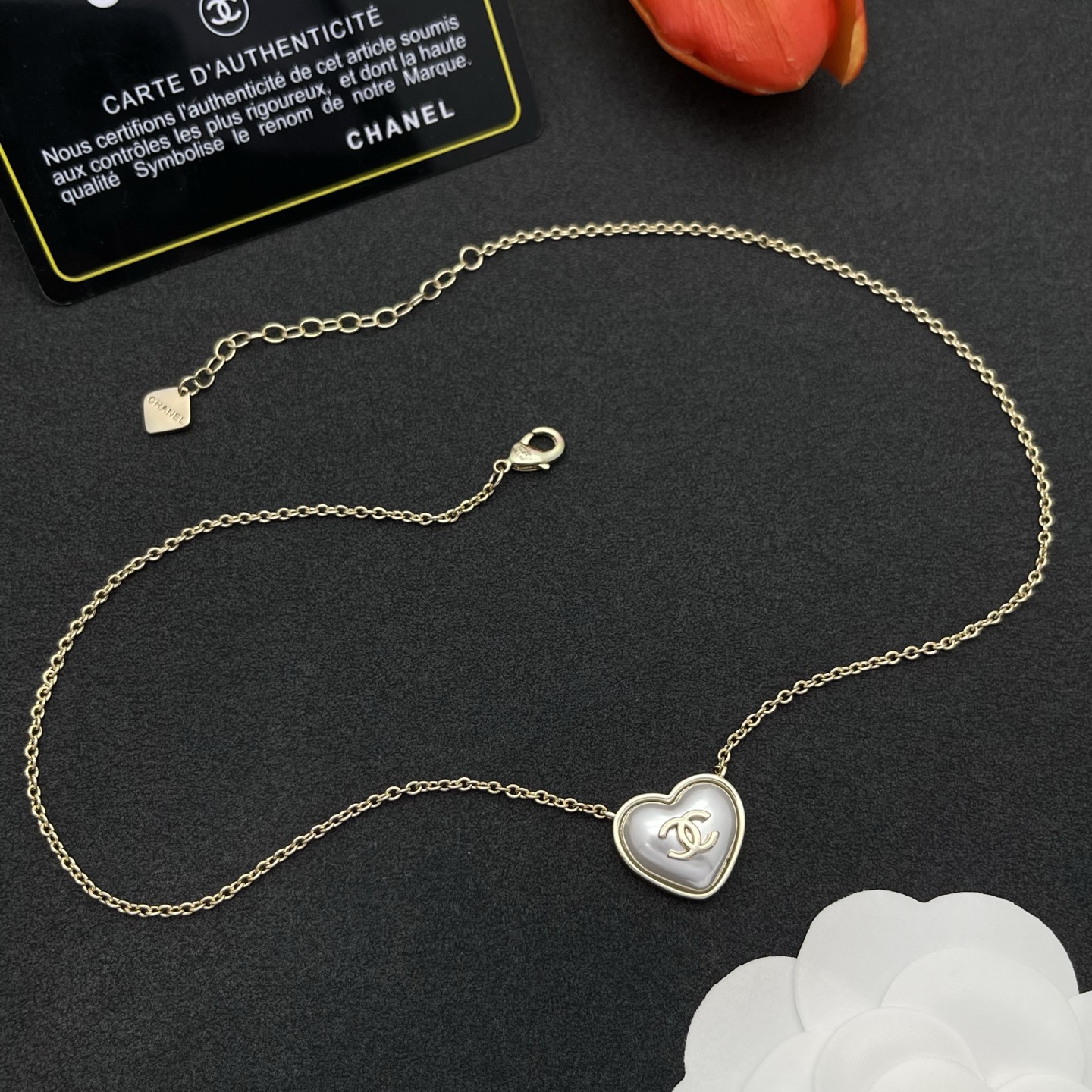 Chanel 原單愛心母貝項鍊|溫柔金色邊框+立體雙C心形墜飾| 14 Chanel 原單愛心母貝項鍊|溫柔金色邊框+立體雙C心形墜飾