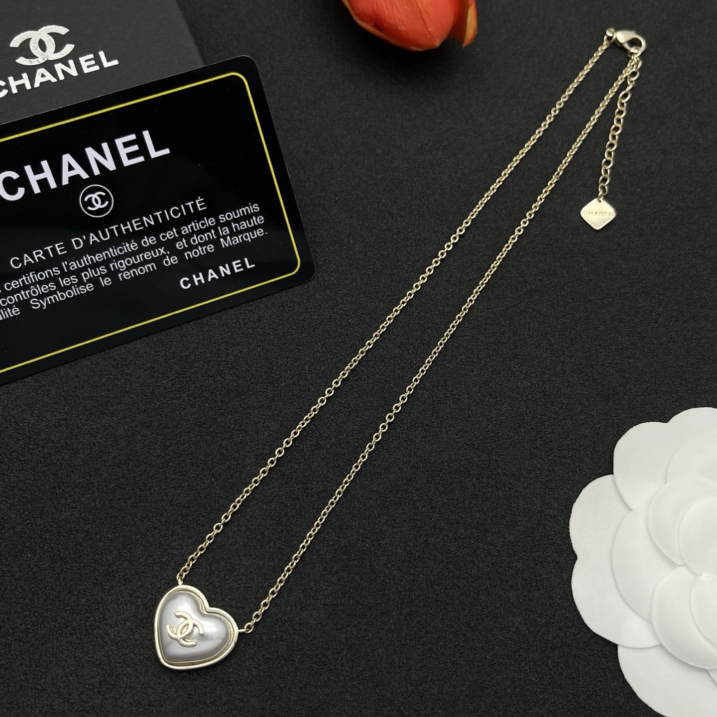 Chanel 原單愛心母貝項鍊|溫柔金色邊框+立體雙C心形墜飾| 13 Chanel 原單愛心母貝項鍊|溫柔金色邊框+立體雙C心形墜飾