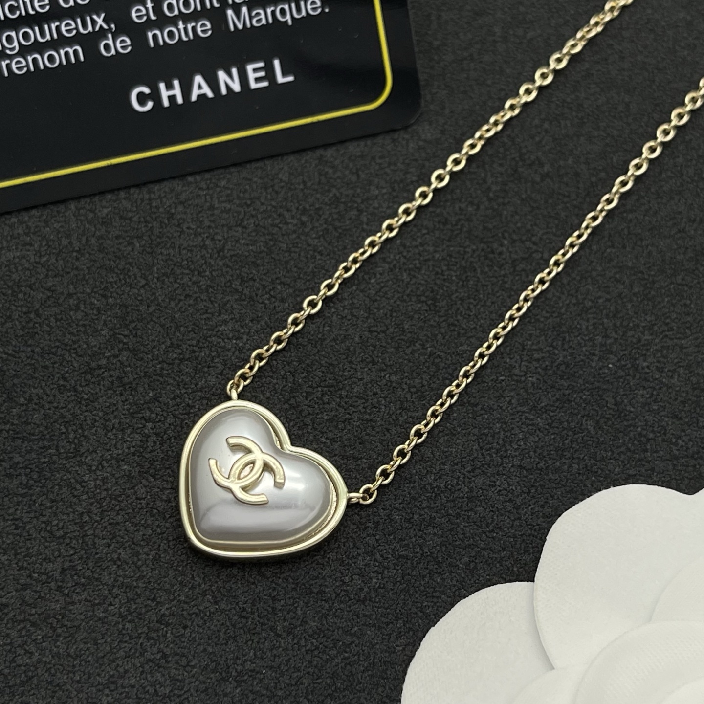 Chanel 原單愛心母貝項鍊|溫柔金色邊框+立體雙C心形墜飾| 12 Chanel 原單愛心母貝項鍊|溫柔金色邊框+立體雙C心形墜飾