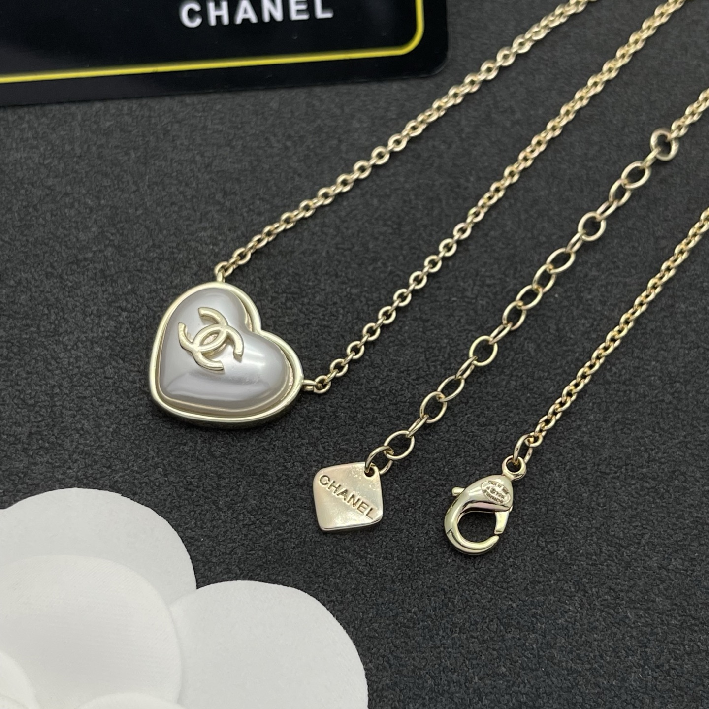 Chanel 原單愛心母貝項鍊|溫柔金色邊框+立體雙C心形墜飾| 11 Chanel 原單愛心母貝項鍊|溫柔金色邊框+立體雙C心形墜飾