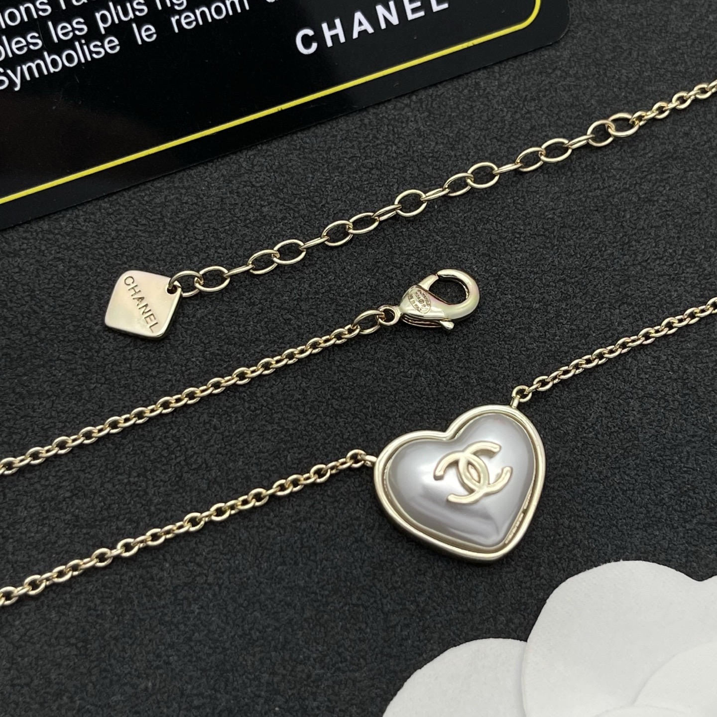 Chanel 原單愛心母貝項鍊|溫柔金色邊框+立體雙C心形墜飾| 10 Chanel 原單愛心母貝項鍊|溫柔金色邊框+立體雙C心形墜飾
