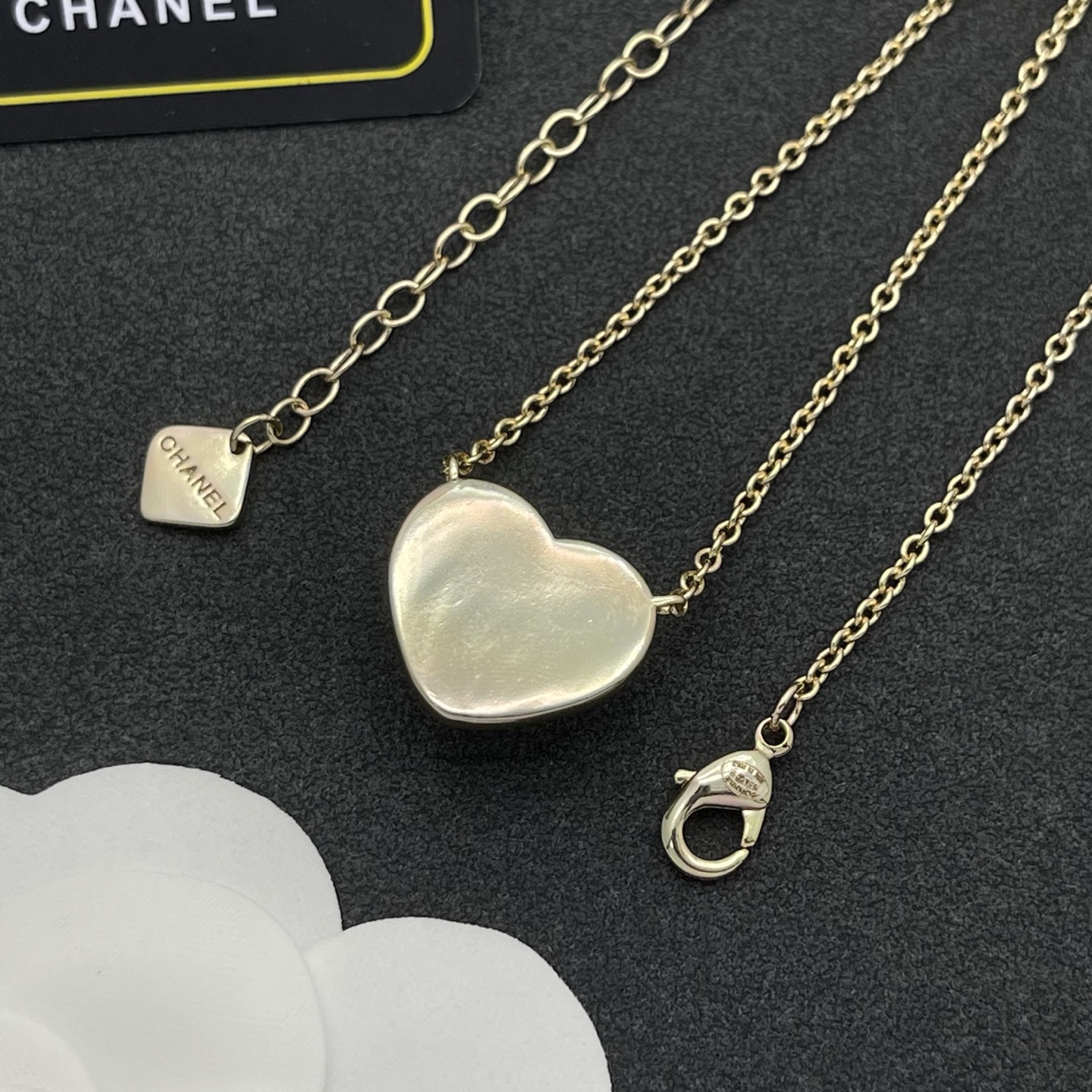 Chanel 原單愛心母貝項鍊|溫柔金色邊框+立體雙C心形墜飾| 9 Chanel 原單愛心母貝項鍊|溫柔金色邊框+立體雙C心形墜飾