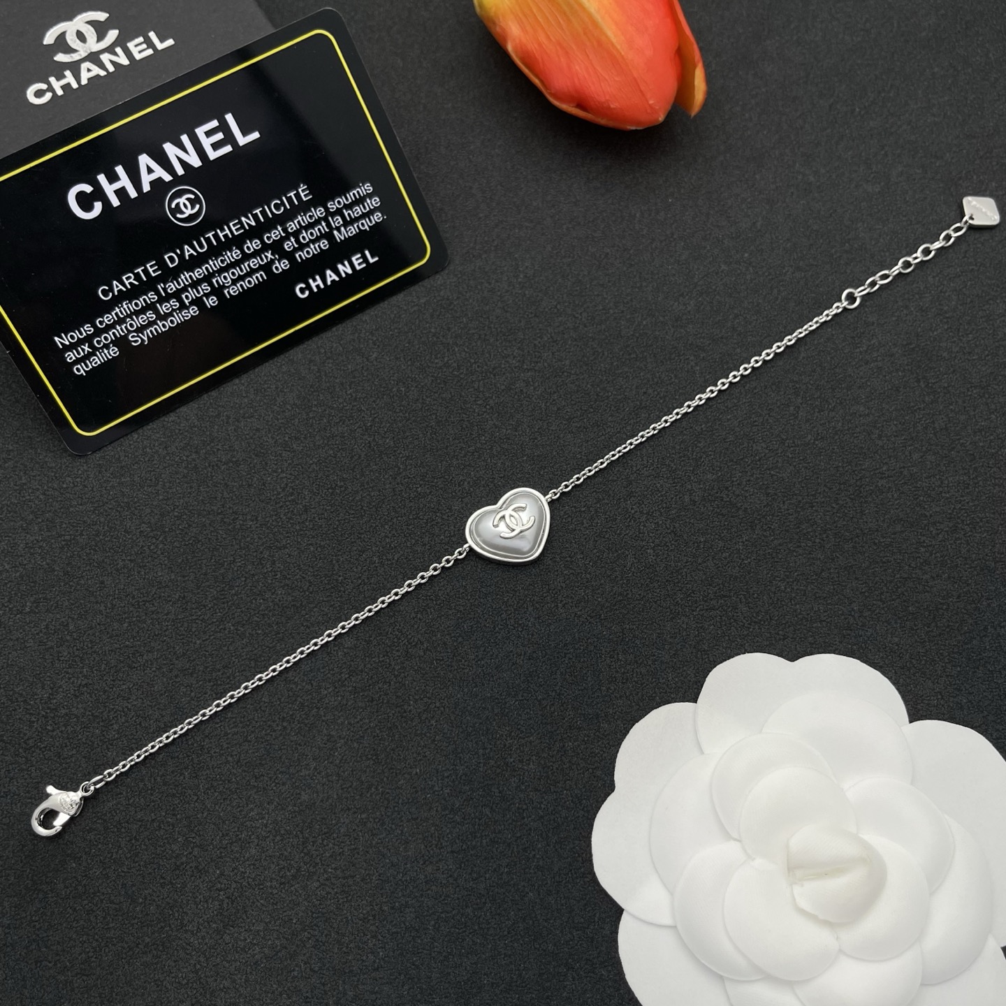 CHANEL 高仿 愛心造型銀色耳環 女款 氣質百搭小香風飾品| 14 CHANEL 高仿 愛心造型銀色耳環 女款 氣質百搭小香風飾品