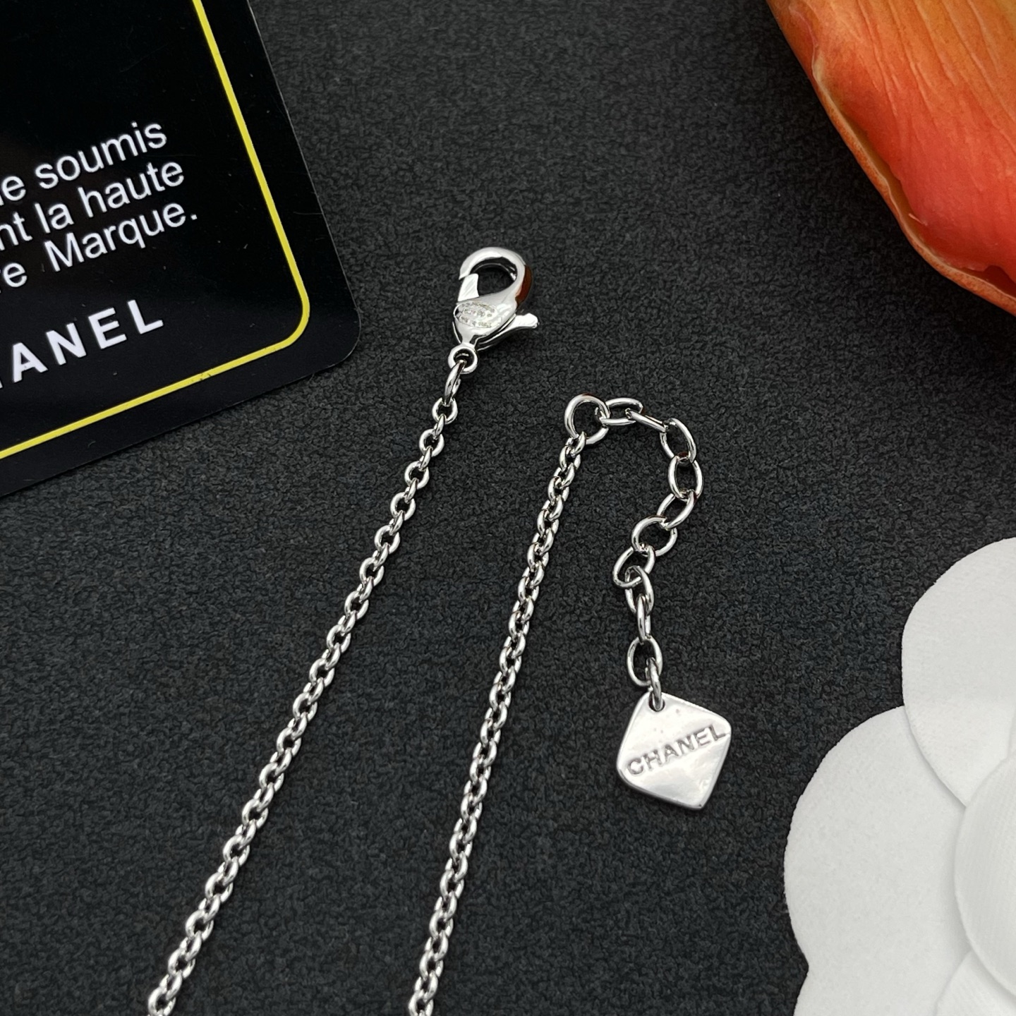 CHANEL 高仿 愛心造型銀色耳環 女款 氣質百搭小香風飾品| 12 CHANEL 高仿 愛心造型銀色耳環 女款 氣質百搭小香風飾品