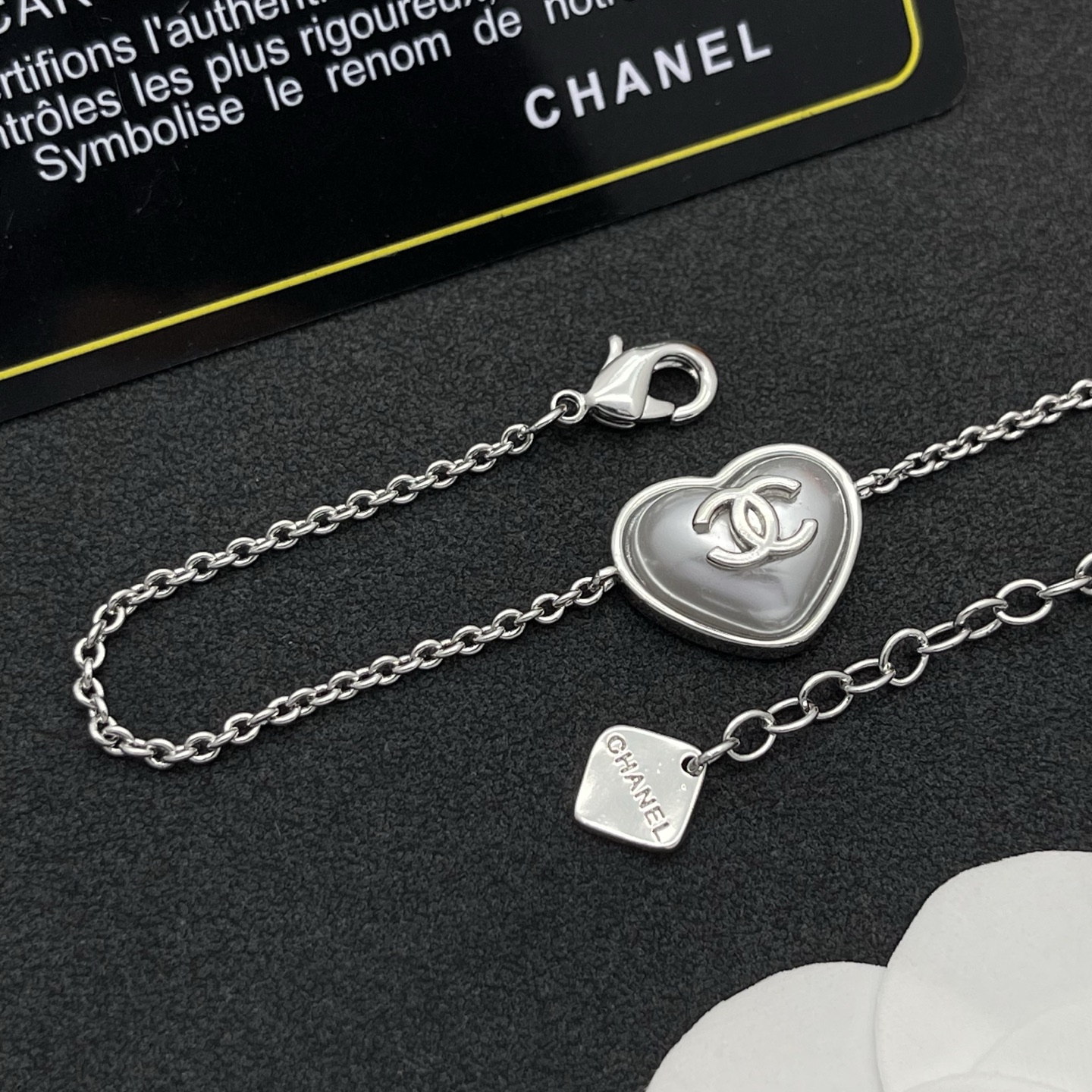 CHANEL 高仿 愛心造型銀色耳環 女款 氣質百搭小香風飾品| 11 CHANEL 高仿 愛心造型銀色耳環 女款 氣質百搭小香風飾品