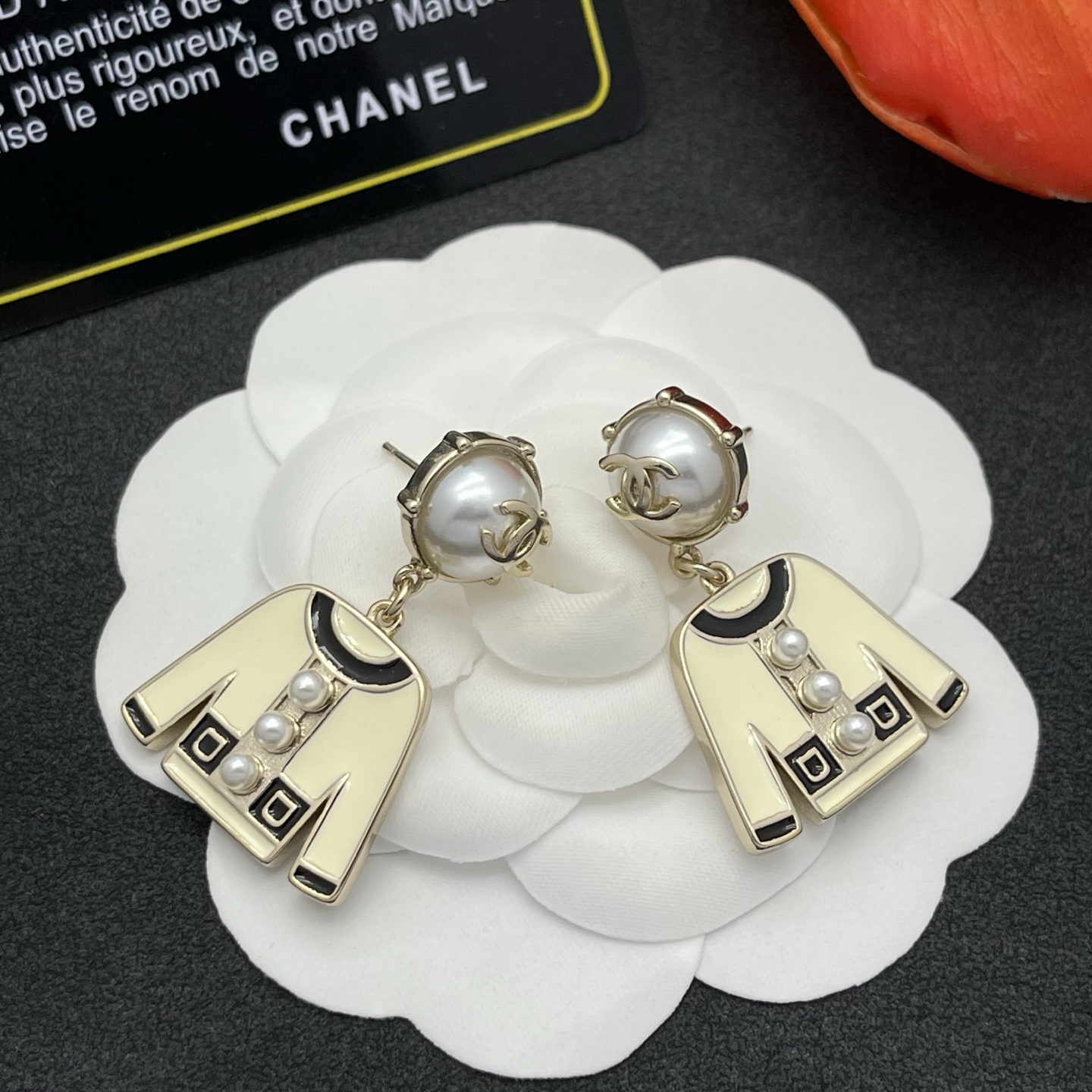 CHANEL 原單 女款外套設計耳環 珍珠點綴金色款 法式優雅小香風飾品| 13 CHANEL 原單 女款外套設計耳環 珍珠點綴金色款 法式優雅小香風飾品