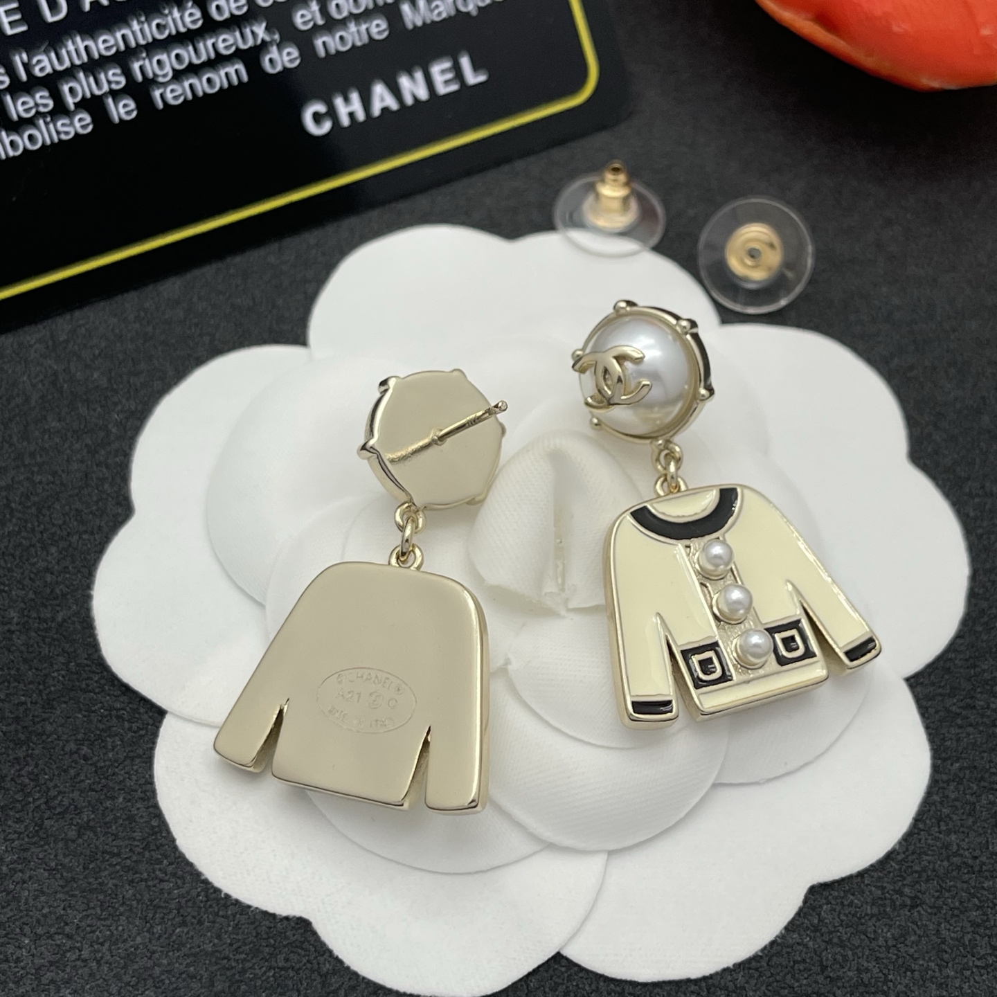 CHANEL 原單 女款外套設計耳環 珍珠點綴金色款 法式優雅小香風飾品| 10 CHANEL 原單 女款外套設計耳環 珍珠點綴金色款 法式優雅小香風飾品