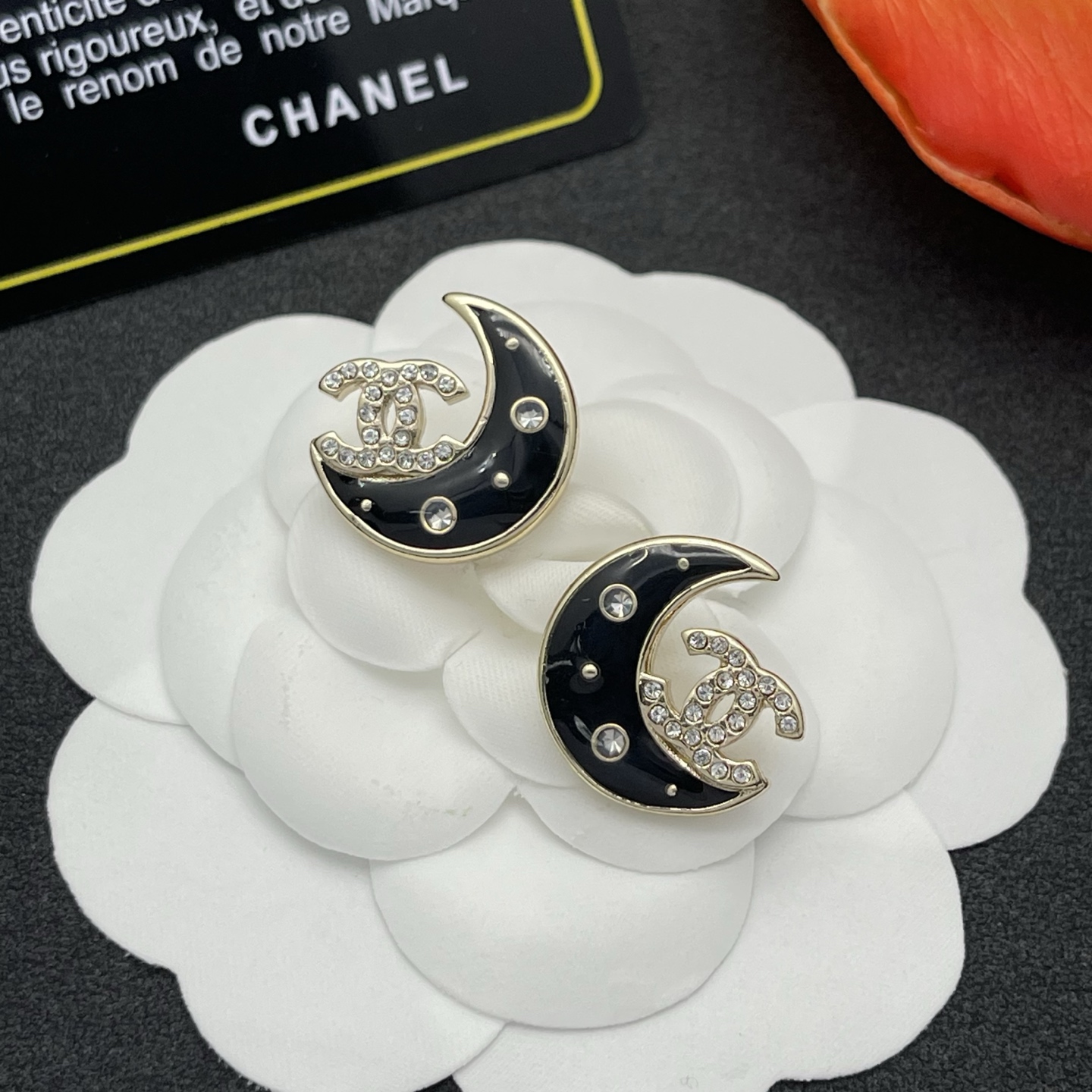 CHANEL A貨 黑月亮造型鑽飾耳環 女款 金邊閃鑽夜空風 小香風精品感| 12 CHANEL A貨 黑月亮造型鑽飾耳環 女款 金邊閃鑽夜空風 小香風精品感