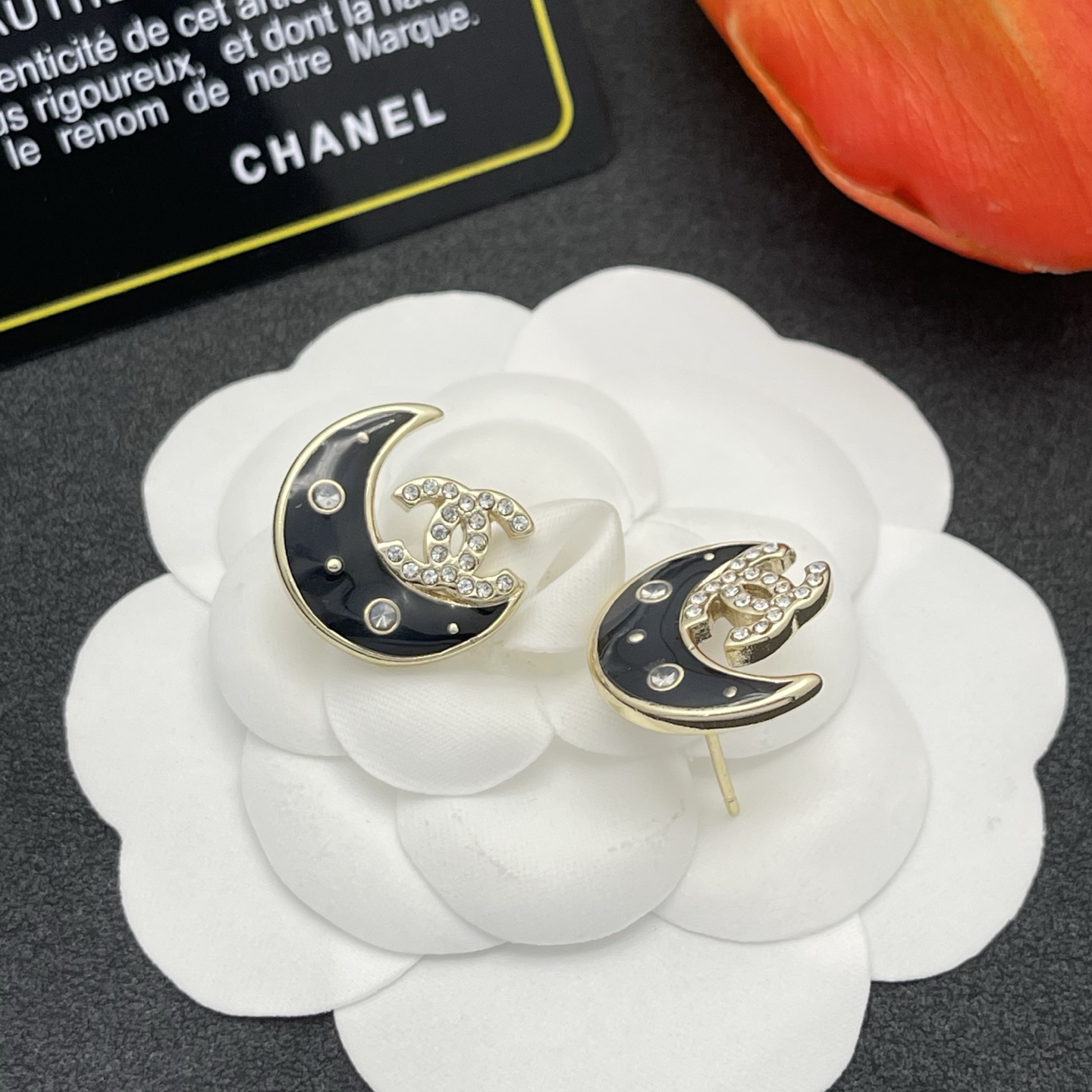 CHANEL A貨 黑月亮造型鑽飾耳環 女款 金邊閃鑽夜空風 小香風精品感| 11 CHANEL A貨 黑月亮造型鑽飾耳環 女款 金邊閃鑽夜空風 小香風精品感