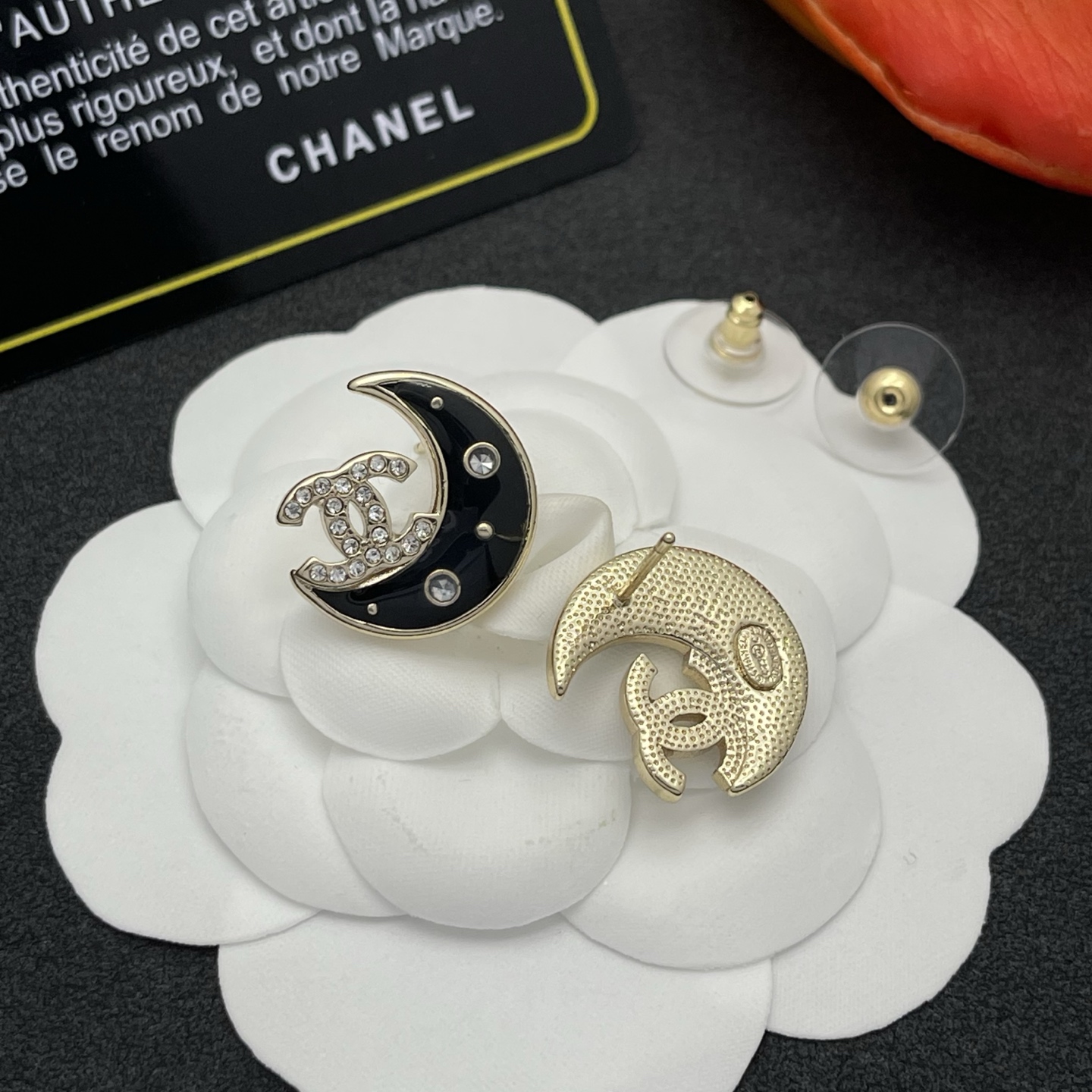 CHANEL A貨 黑月亮造型鑽飾耳環 女款 金邊閃鑽夜空風 小香風精品感| 9 CHANEL A貨 黑月亮造型鑽飾耳環 女款 金邊閃鑽夜空風 小香風精品感