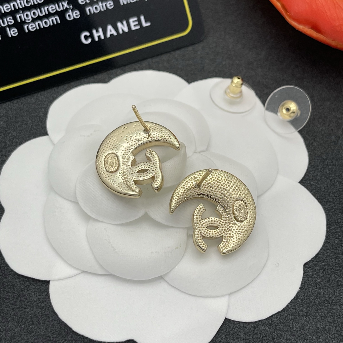 CHANEL A貨 黑月亮造型鑽飾耳環 女款 金邊閃鑽夜空風 小香風精品感| 8 CHANEL A貨 黑月亮造型鑽飾耳環 女款 金邊閃鑽夜空風 小香風精品感